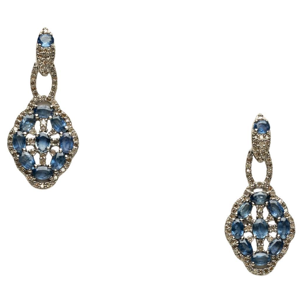Par de Pendientes Colgantes de Zafiro Azul de Ceilán y Diamantes en venta
