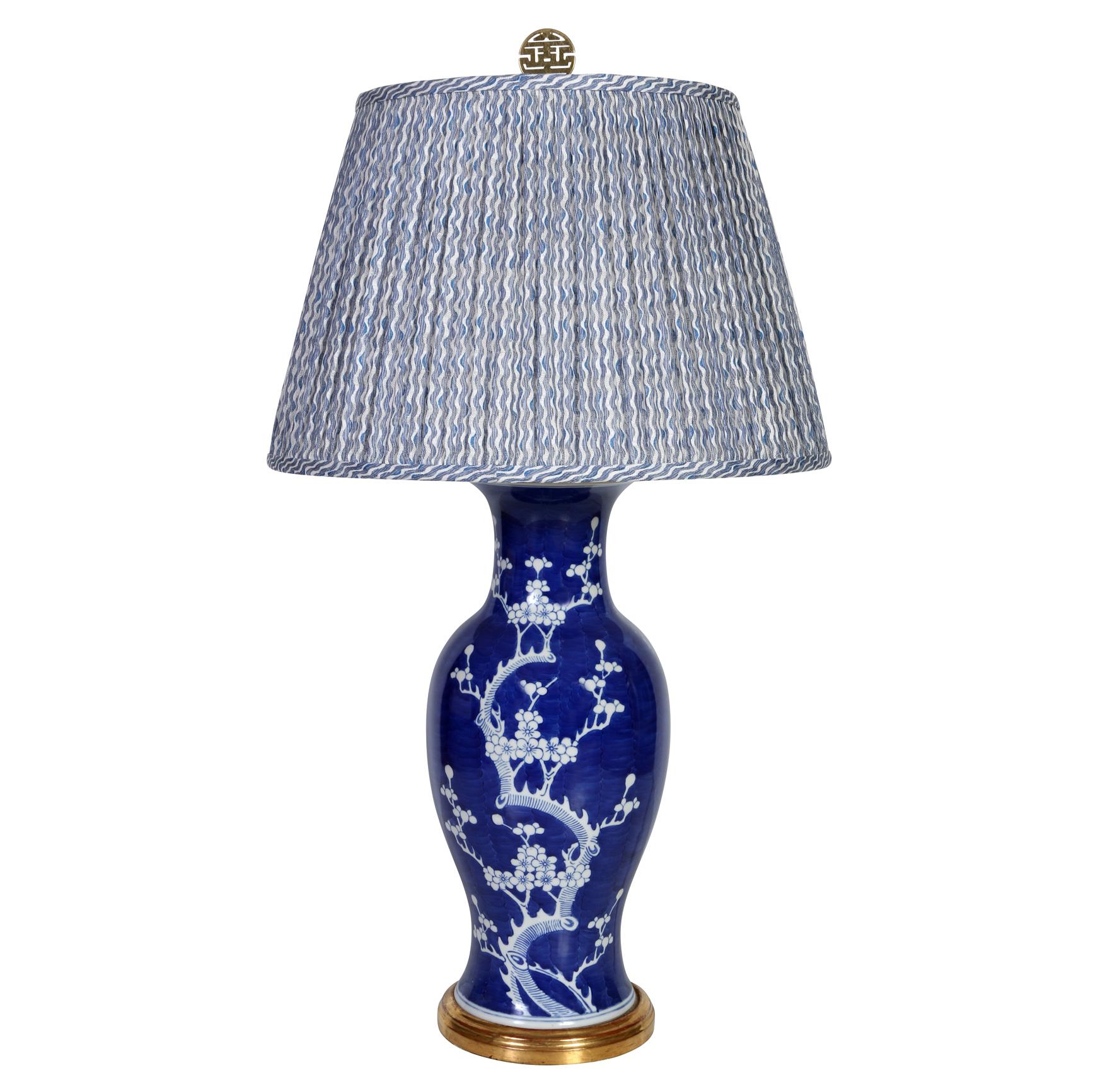 Chinoiserie Pair of Blue Chinese Export Lamps on 18kt Gilt Base For Sale