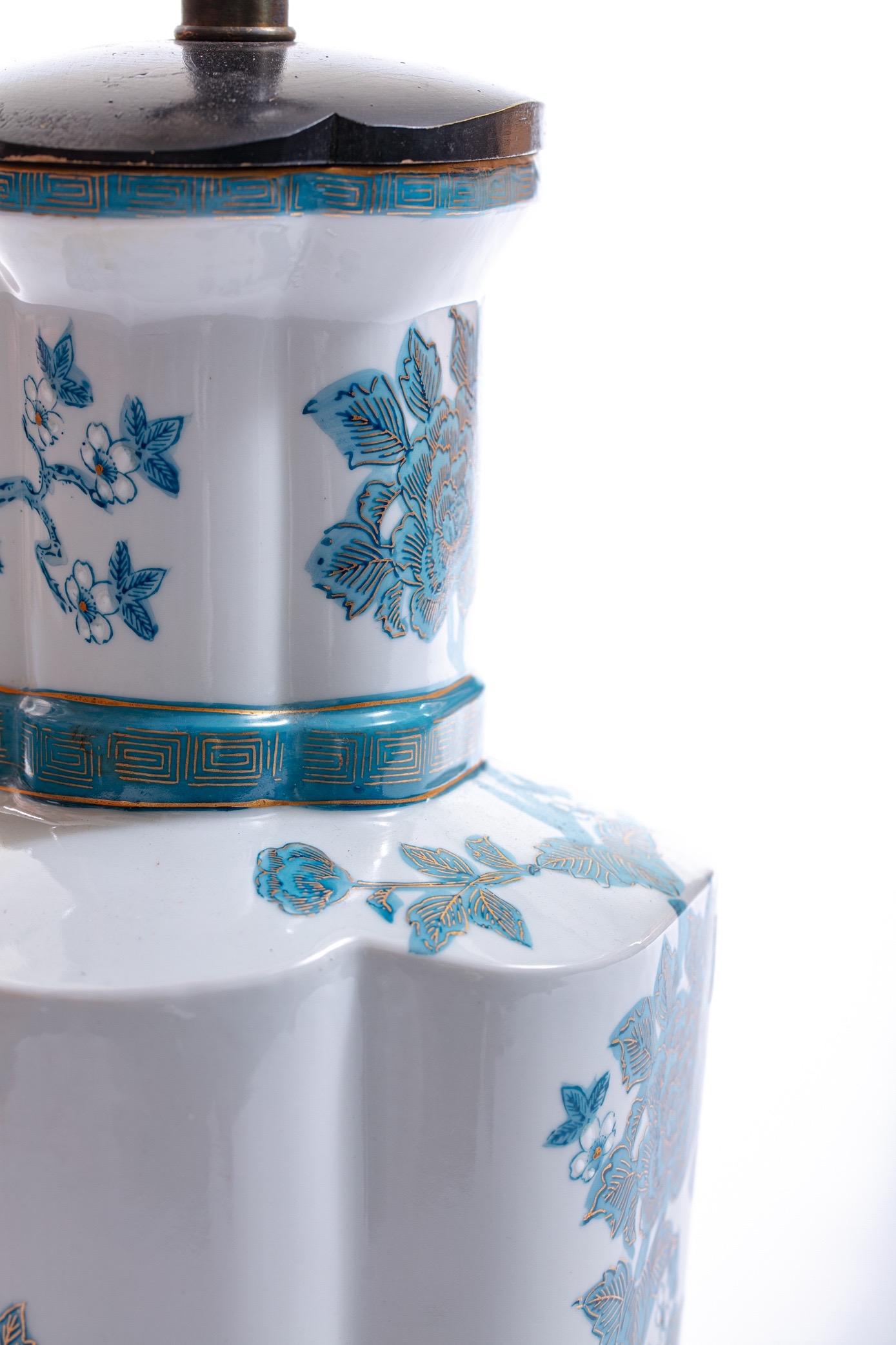 Zwei blaue, handbemalte Chinoiserie-Tischlampen im Stil von Billy Haines im Angebot 4