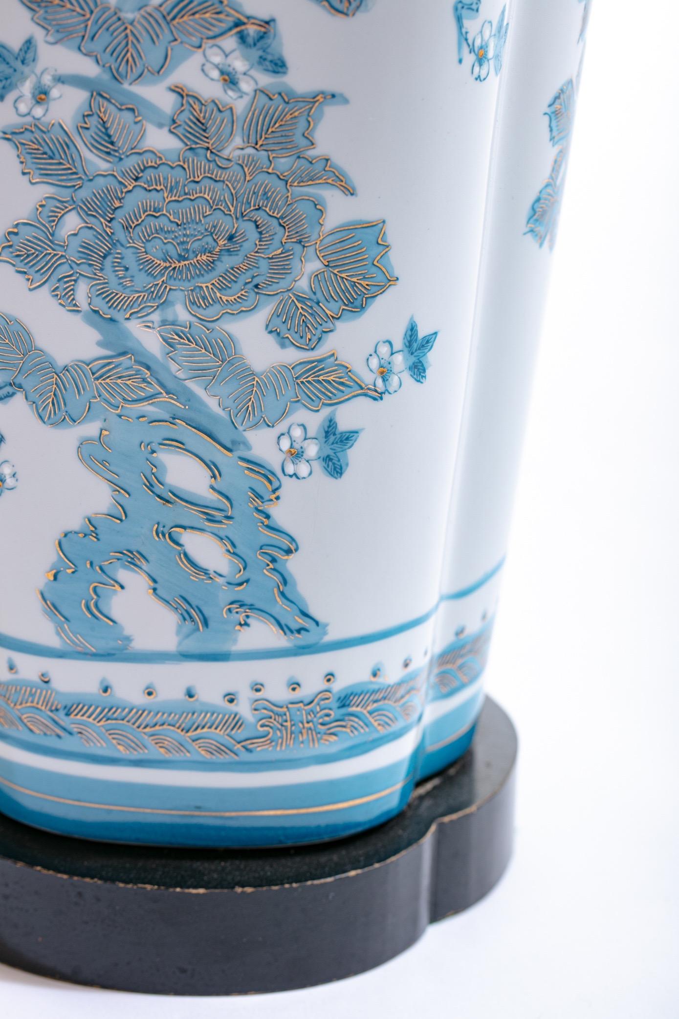 Zwei blaue, handbemalte Chinoiserie-Tischlampen im Stil von Billy Haines im Angebot 5