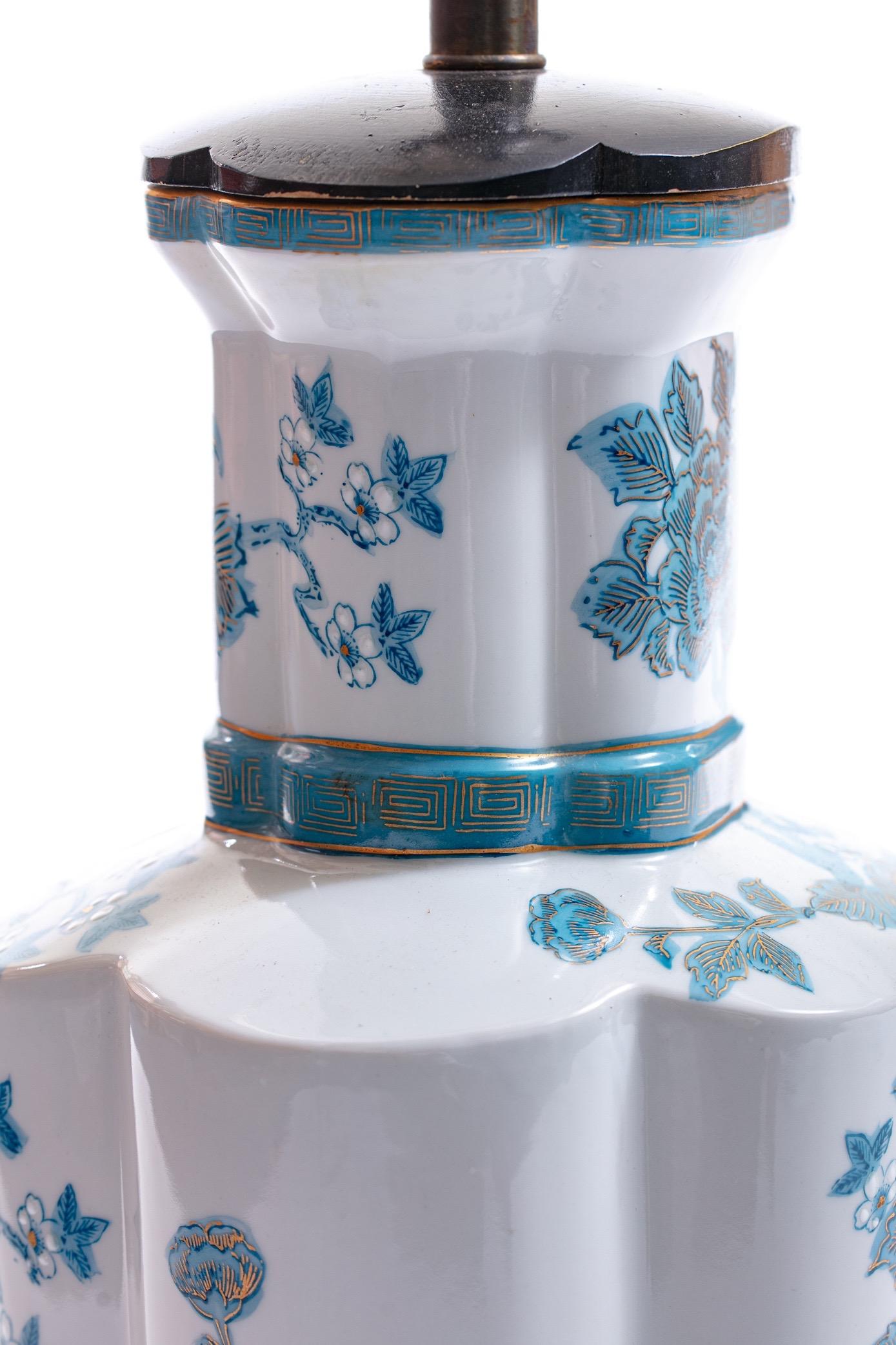 Zwei blaue, handbemalte Chinoiserie-Tischlampen im Stil von Billy Haines im Angebot 6