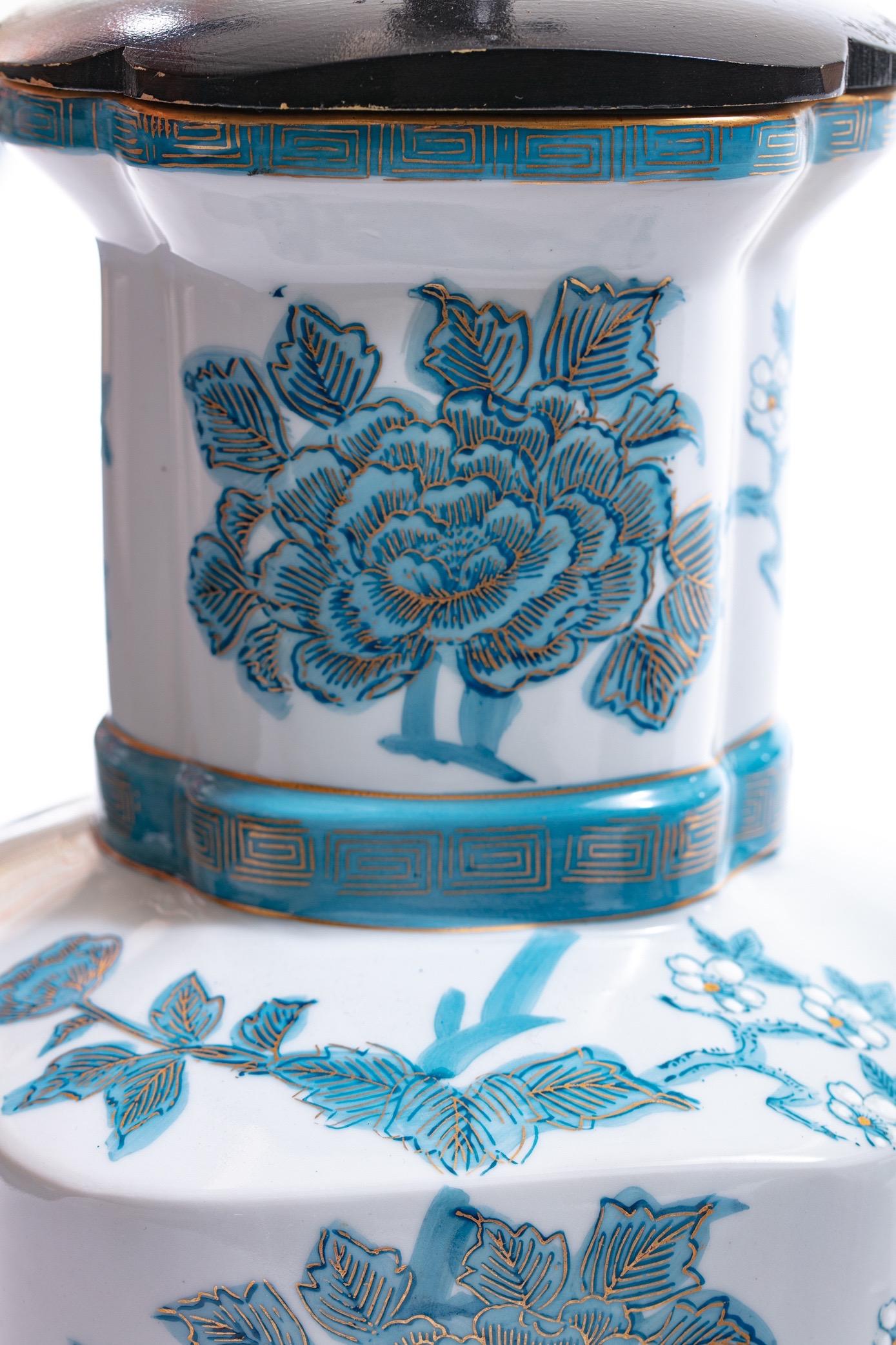 Zwei blaue, handbemalte Chinoiserie-Tischlampen im Stil von Billy Haines im Angebot 9