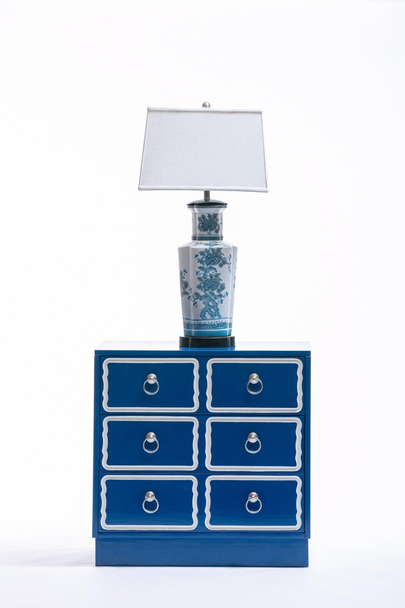 Pair of Chinoiserie lamps with decoration in deep turquoise blue and gold. A chic pair of lamps that evoke the style of Billy Haines. They reminded us of Sunnylands in Rancho Mirage, California. Want to see more beautiful things? Scroll down below