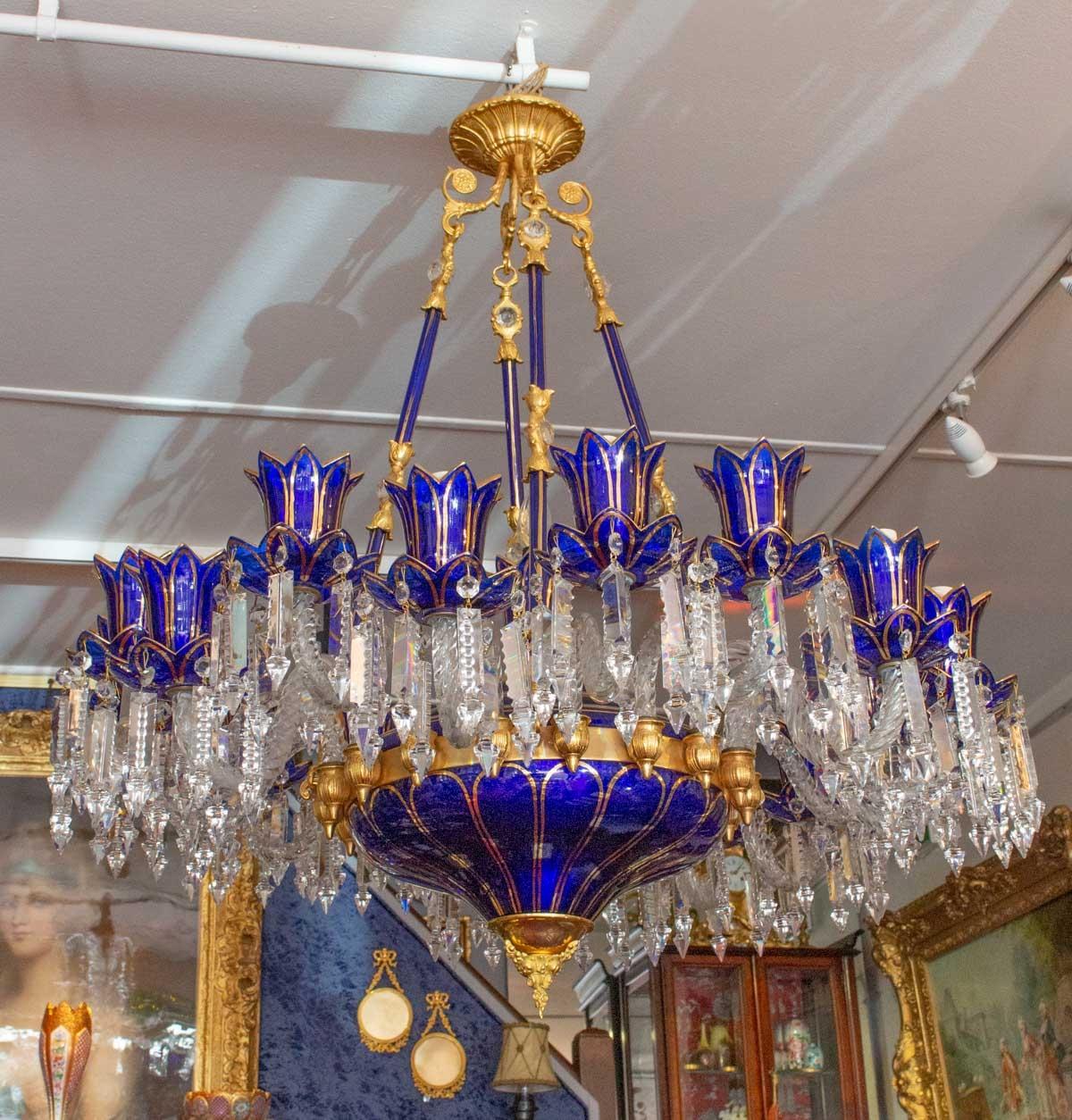 Pair of blue crystal and gilt bronze chandeliers with 18 light arms, in perfect condition, Italian work from the end of the 19th century, Napoleon III.
Measures: Diameter 90 cm
Height 100 cm.