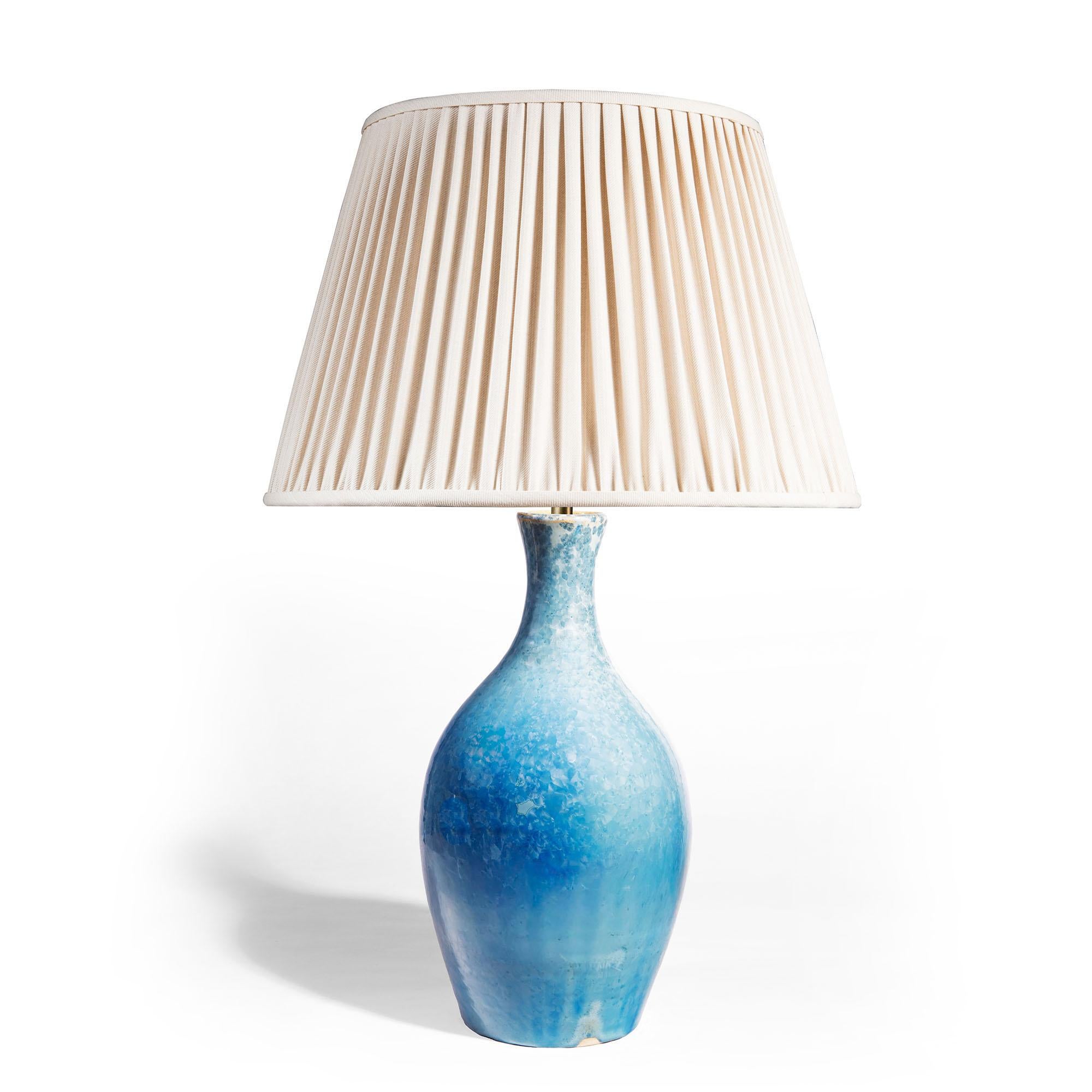 XXIe siècle et contemporain Paire de lampes de table en céramique à glaçure cristalline bleue en vente