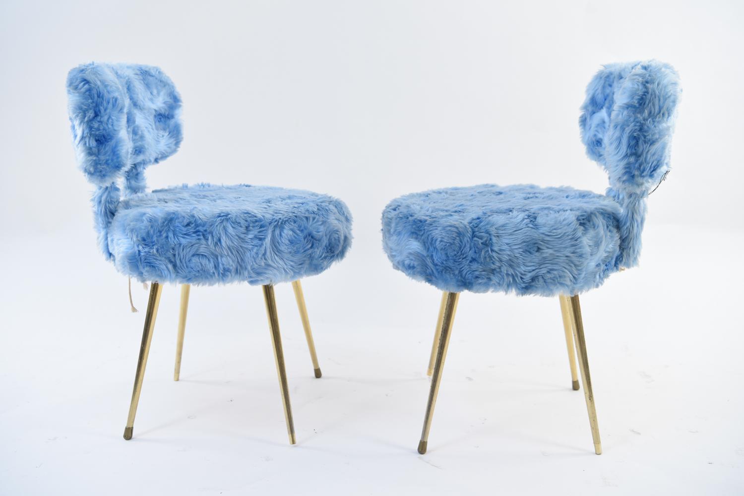 blue fur chair