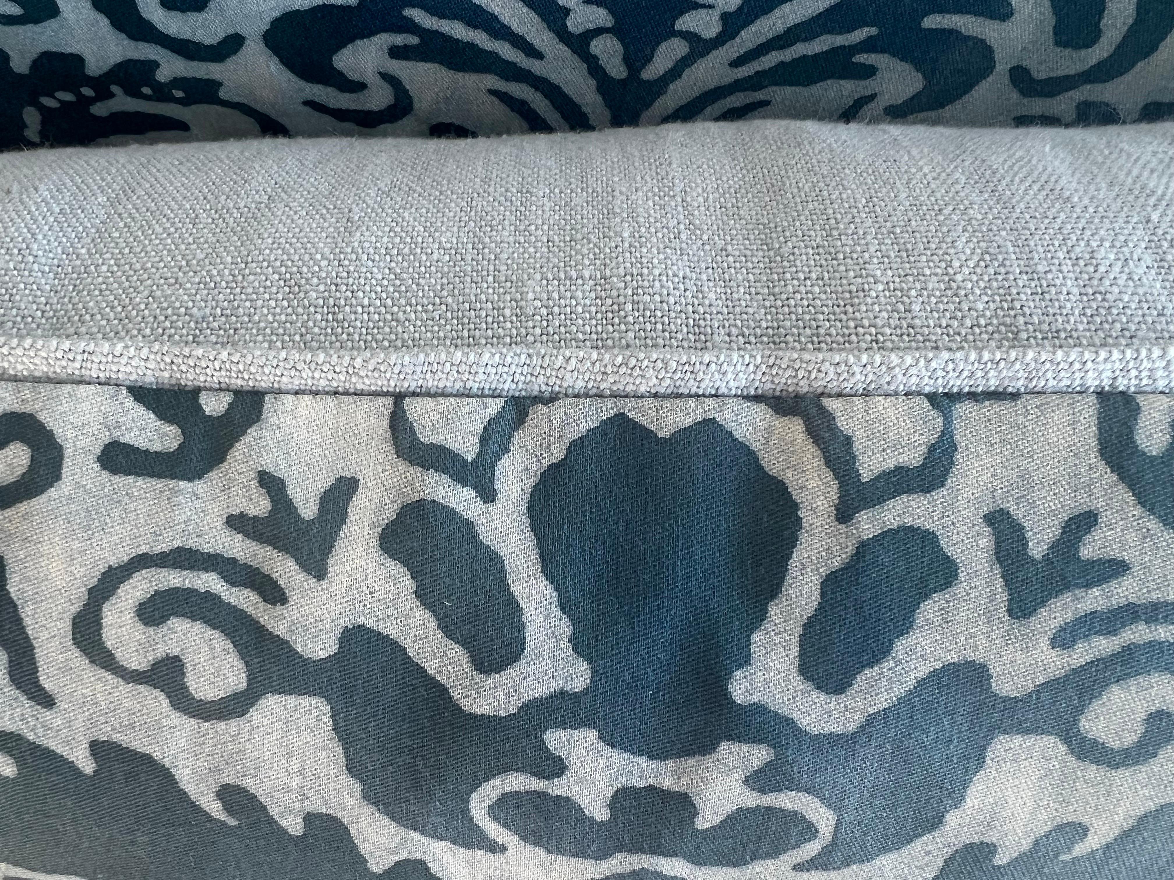 Pair of Blue Caravaggio Patterned Fortuny Pillows In Excellent Condition For Sale In Los Angeles, CA