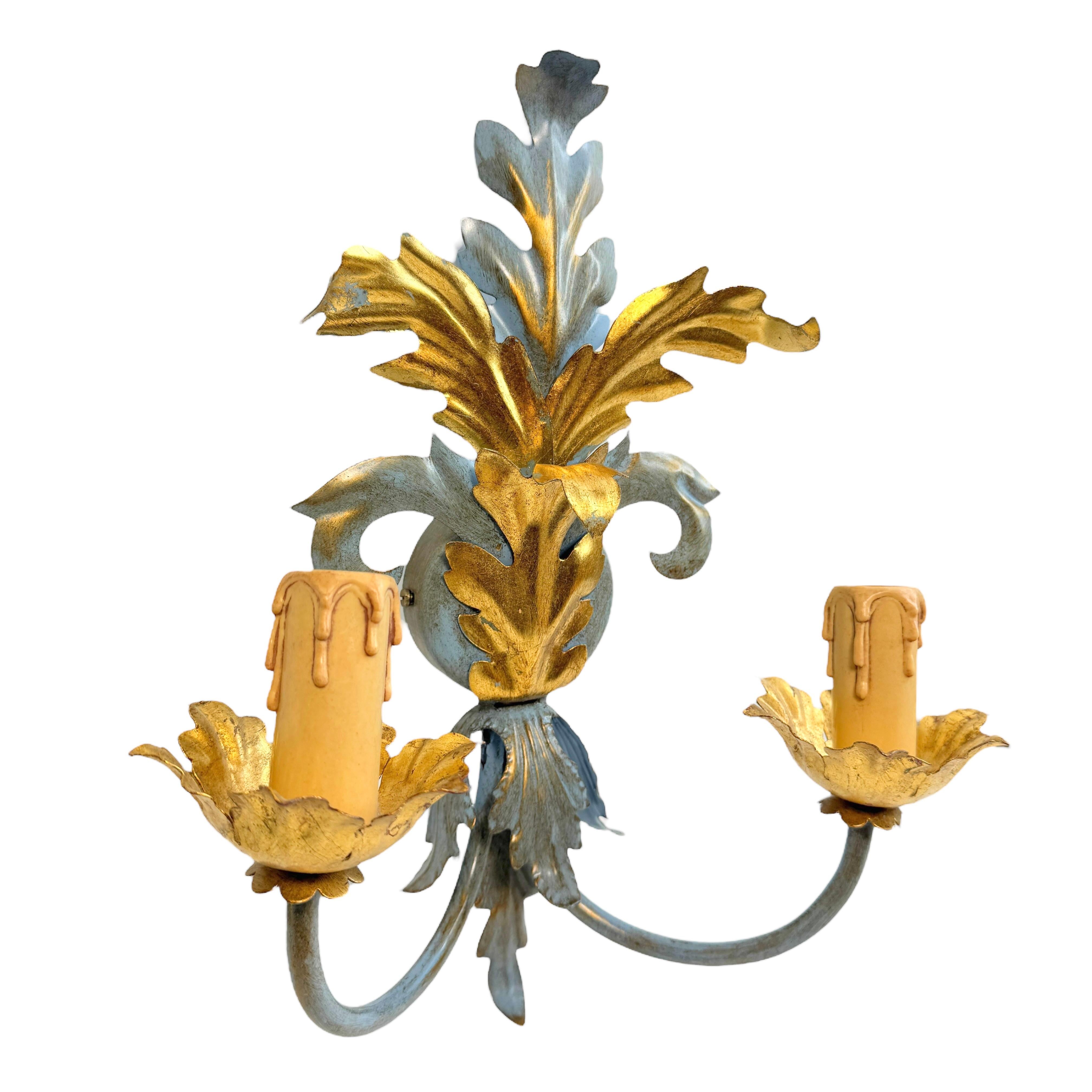 Paire d'appliques à deux lumières Tole Hollywood Regency Vintage Italie en vente 1