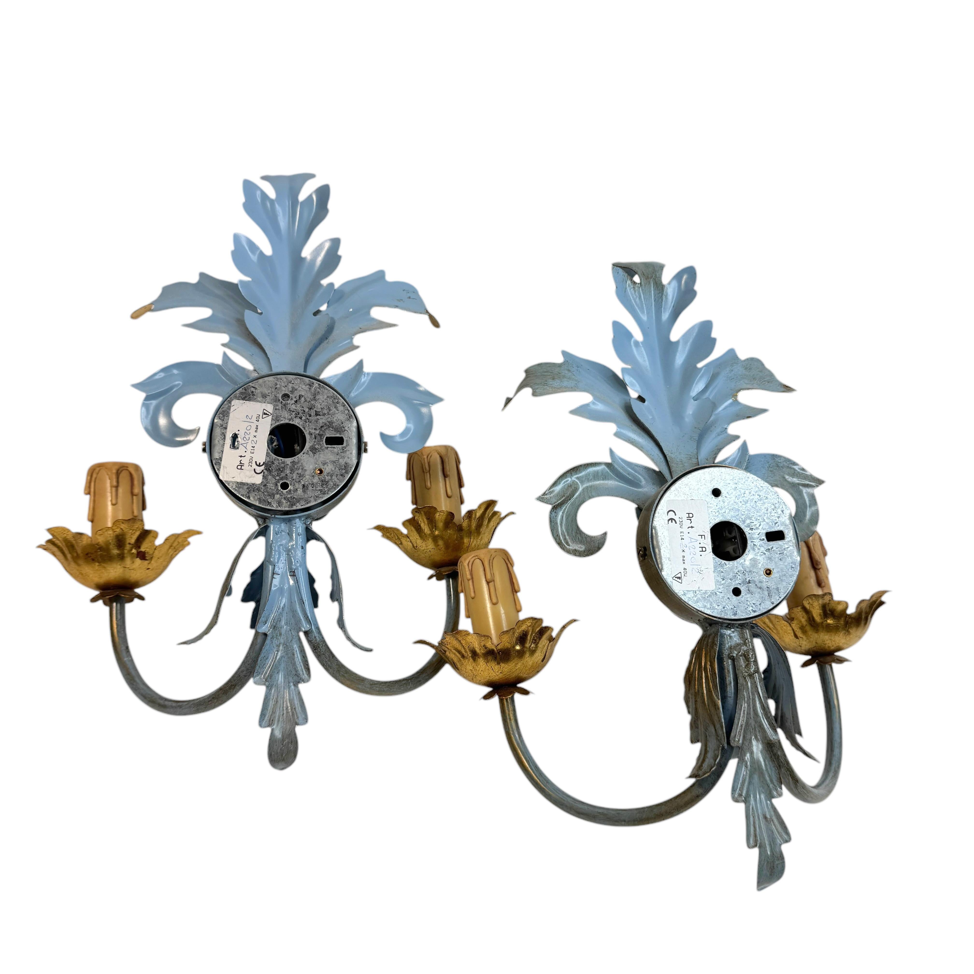 Paire d'appliques à deux lumières Tole Hollywood Regency Vintage Italie en vente 2