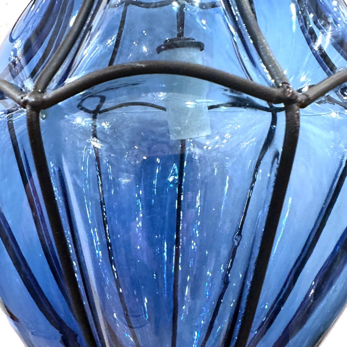 Paar blaue Glaslaternen, einzeln verkauft im Zustand „Gut“ im Angebot in New York, NY