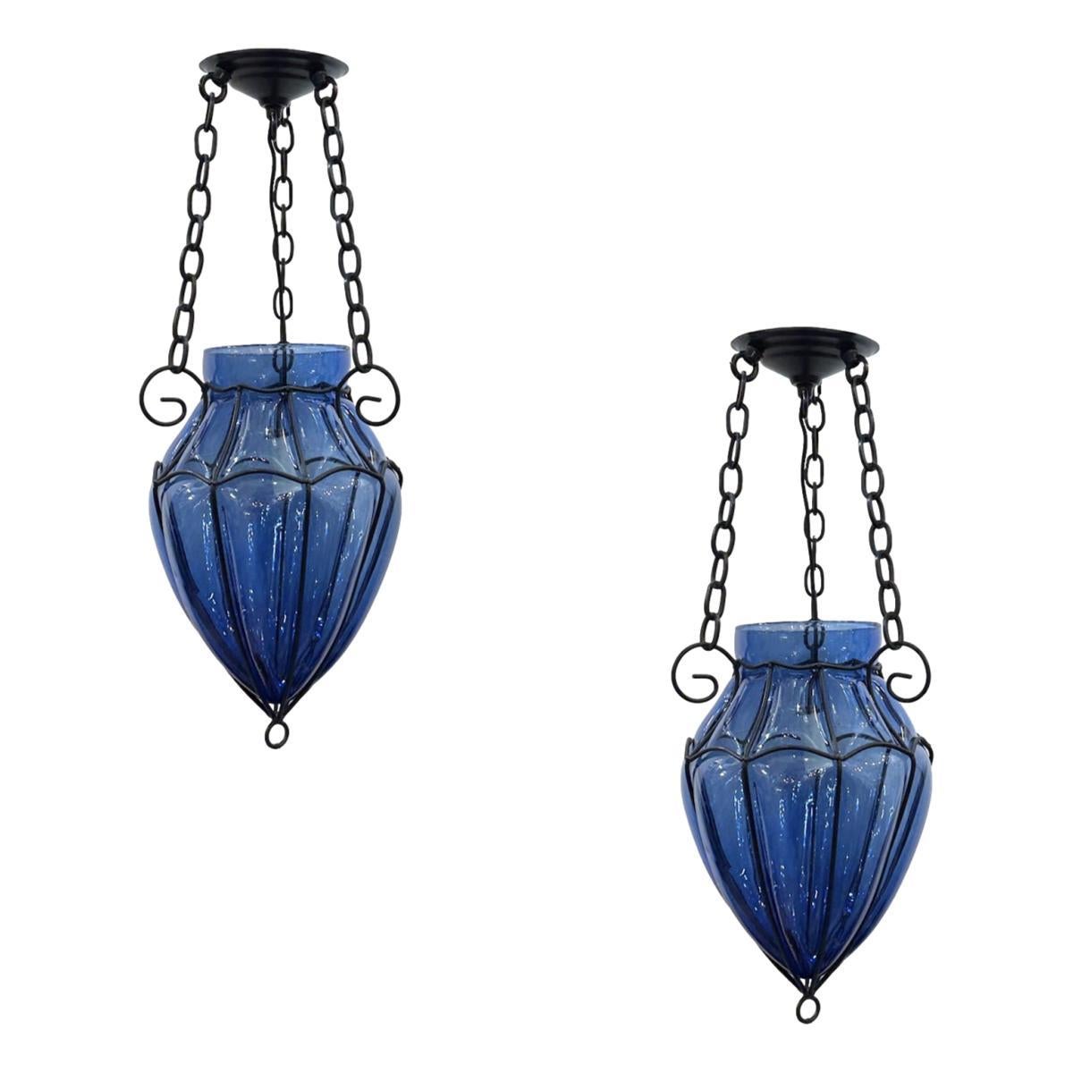 Paar blaue Glaslaternen, einzeln verkauft (Geblasenes Glas) im Angebot