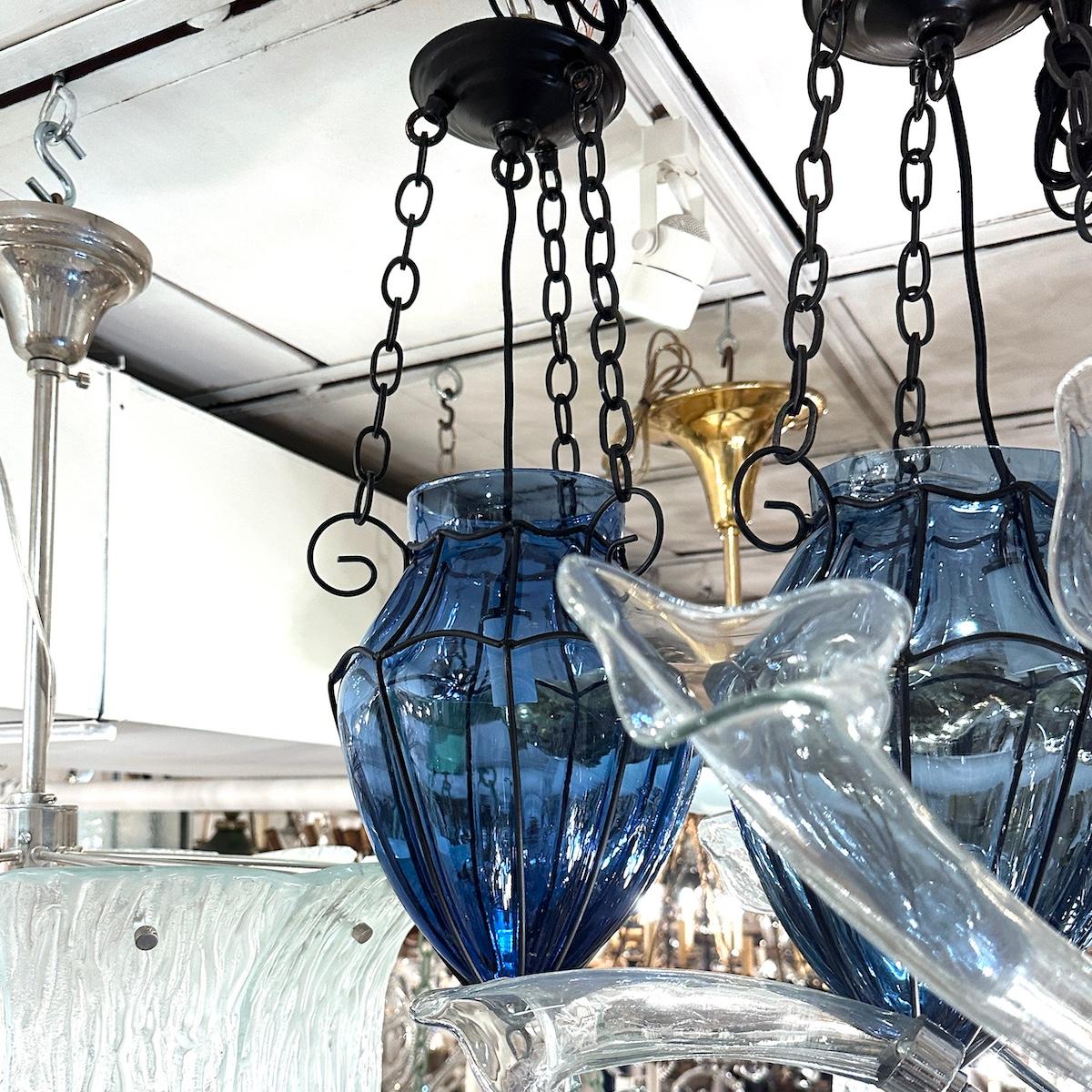 Paar blaue Glaslaternen, einzeln verkauft im Angebot 2