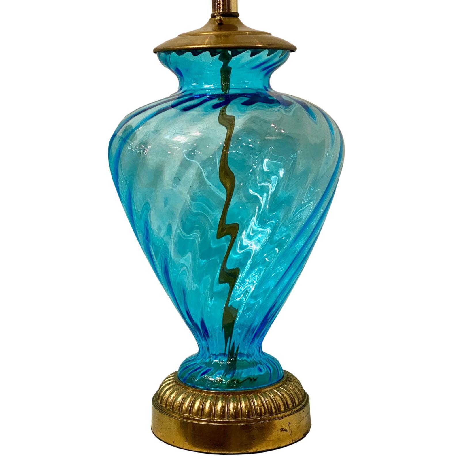 Paire de lampes de table en verre bleu Bon état - En vente à New York, NY