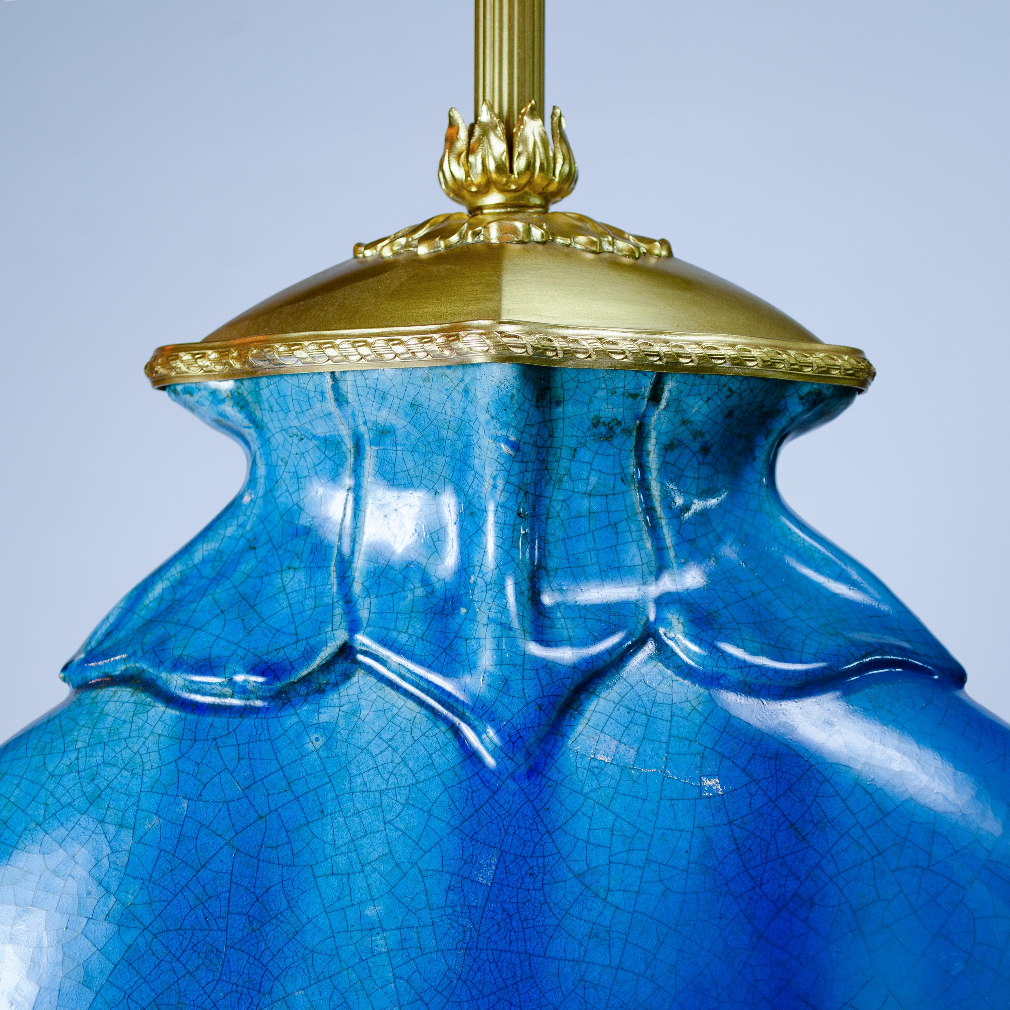 Français Paire de lampes à glaçure bleue fabriquées par Theodore Deck en vente