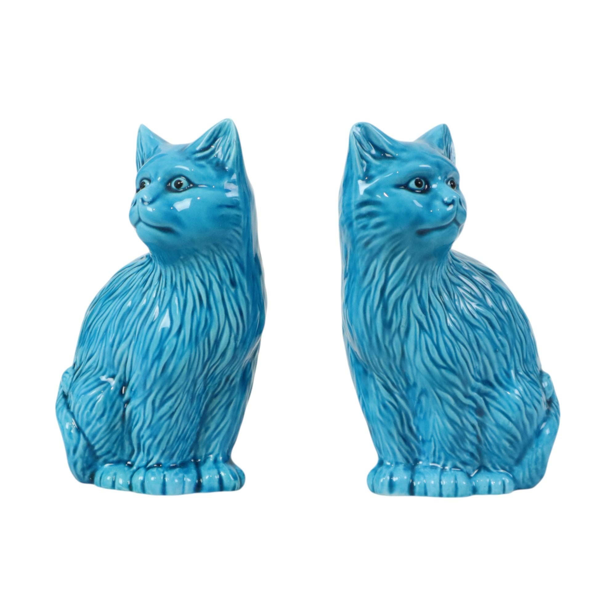 Pair of Blue Glazed Cats Statues Chinese Ceramics In Excellent Condition For Sale In Poperinge, BE