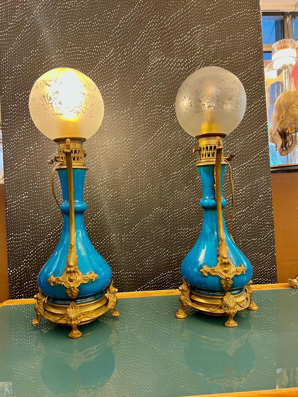 Paire de lampes en faïence émaillée bleue dans le style Théodore Deck, 19e siècle Bon état - En vente à NICE, FR