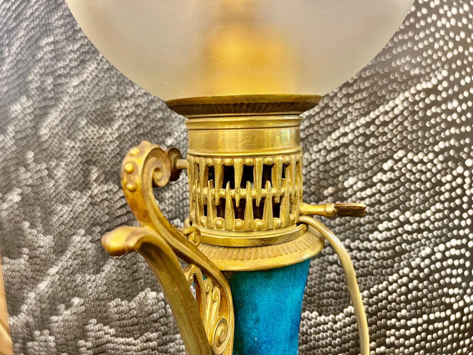 Fin du XIXe siècle Paire de lampes en faïence émaillée bleue dans le style Théodore Deck, 19e siècle en vente