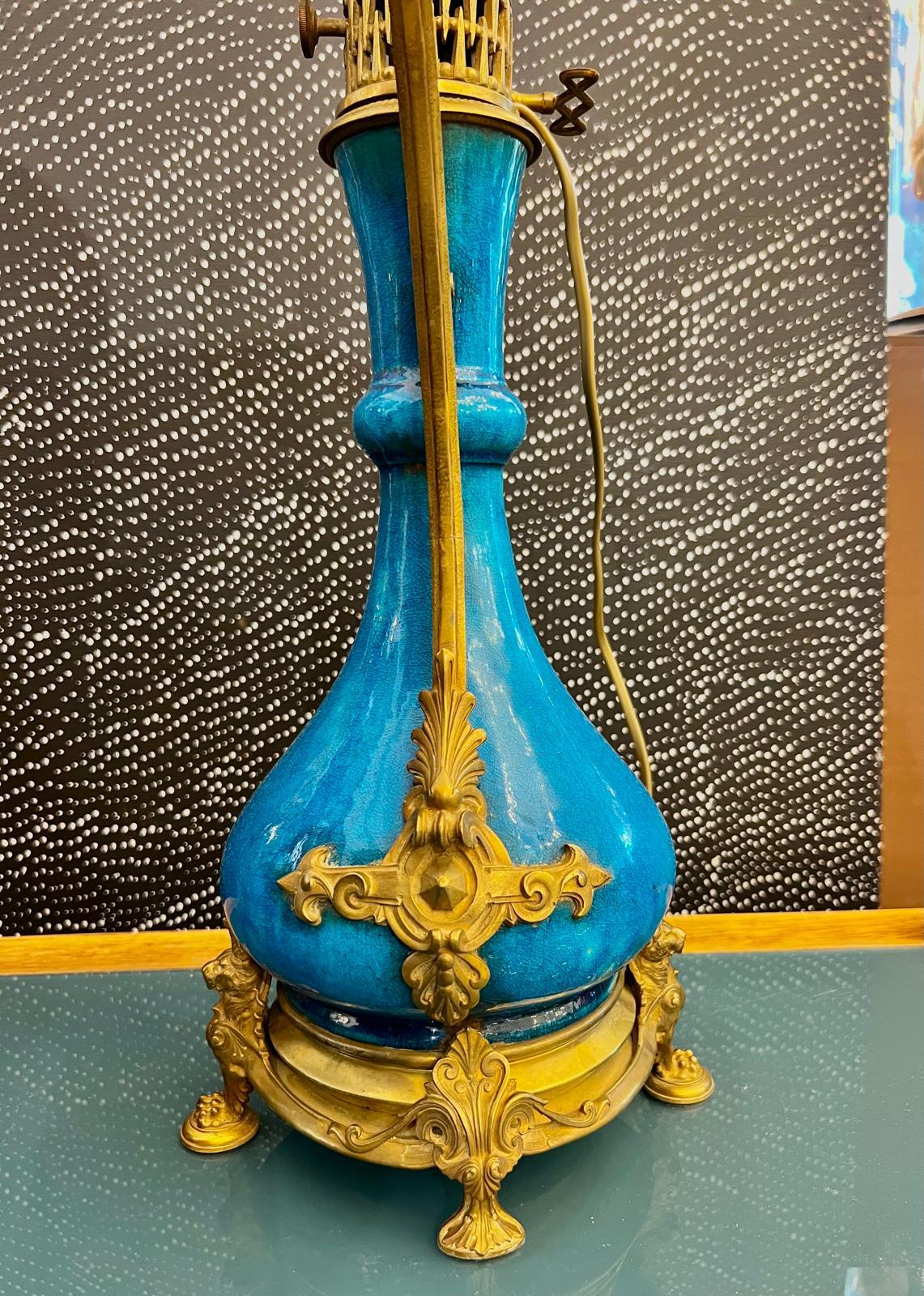 Bronze Paire de lampes en faïence émaillée bleue dans le style Théodore Deck, 19e siècle en vente