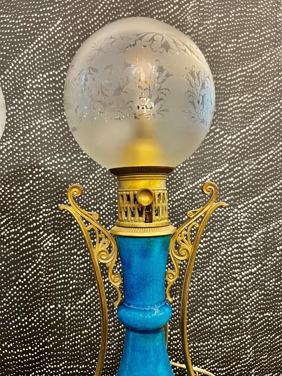 Paire de lampes en faïence émaillée bleue dans le style Théodore Deck, 19e siècle en vente 1