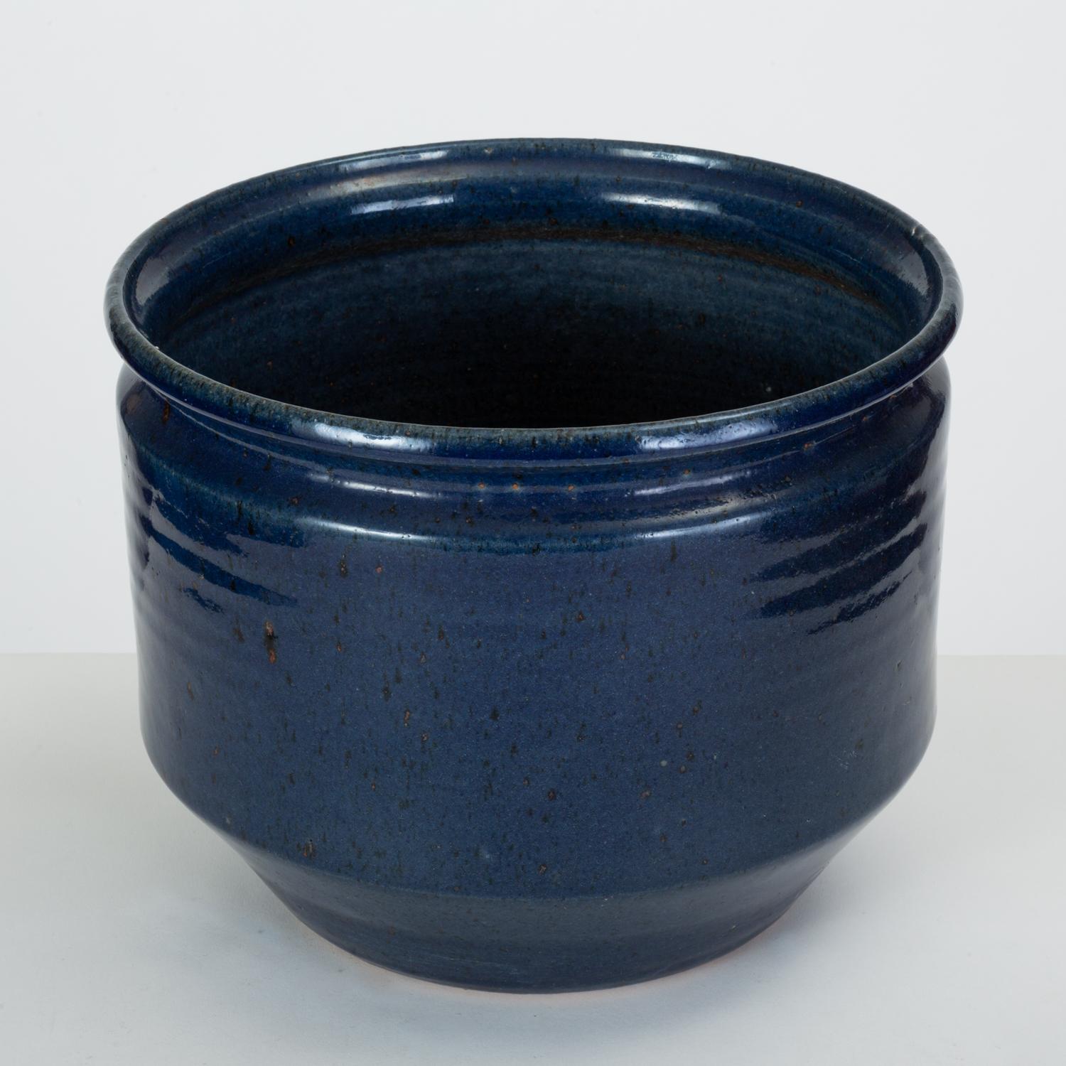 Pair of Blue-Glazed Earthgender Bowl Planters, David Cressey and Robert Maxwell (Steingut)