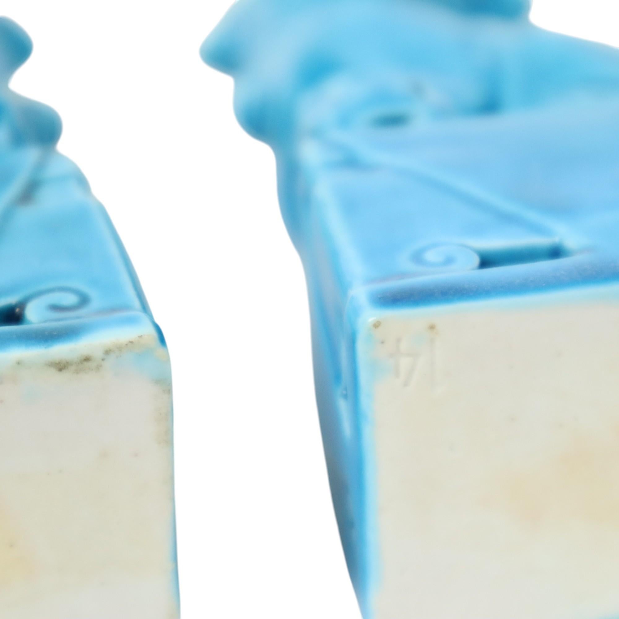 Coppia di statuette di cane da caccia tempio leone smaltate in blu 16 cm in vendita 3