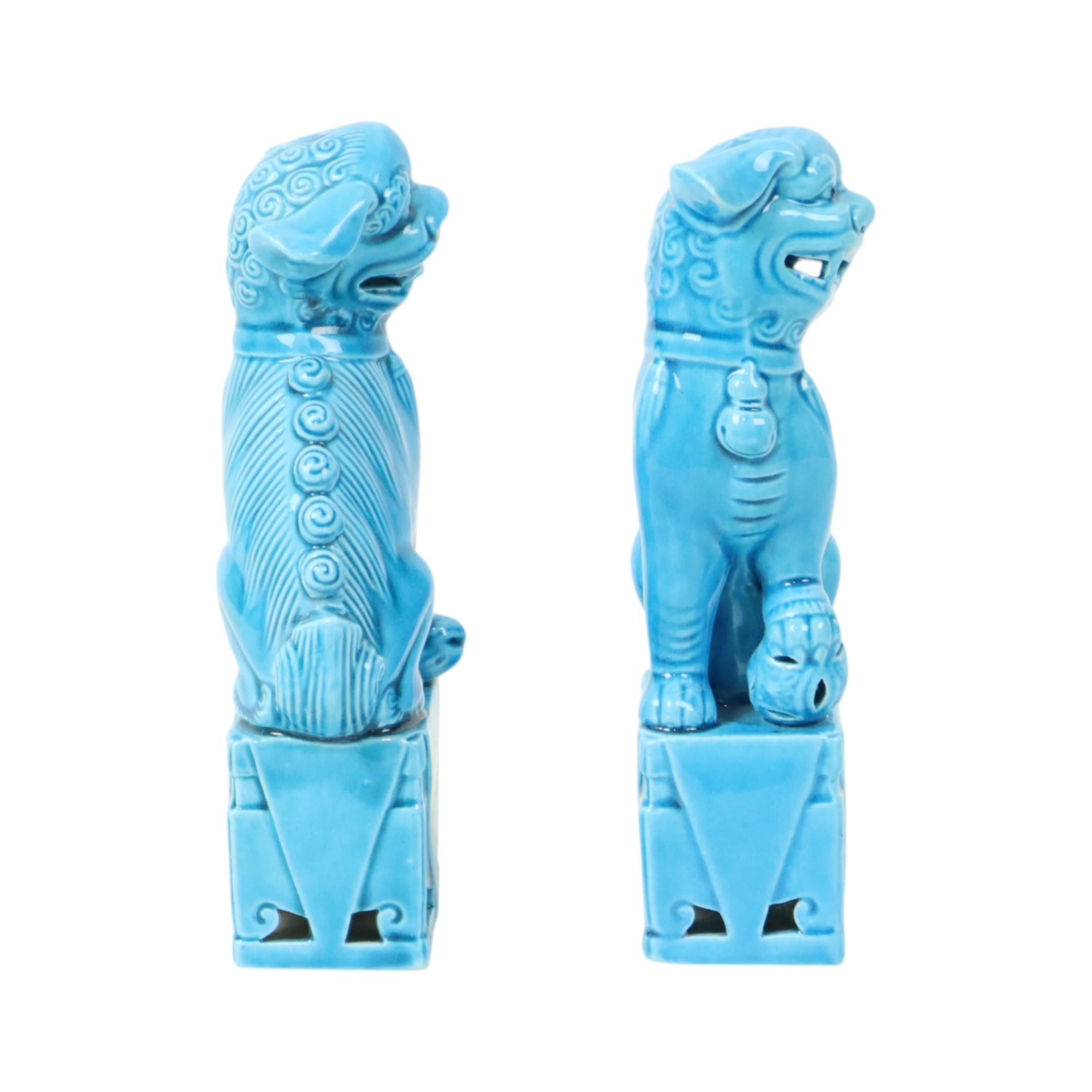 Cinese Coppia di statuette di cane da caccia tempio leone smaltate in blu 16 cm in vendita