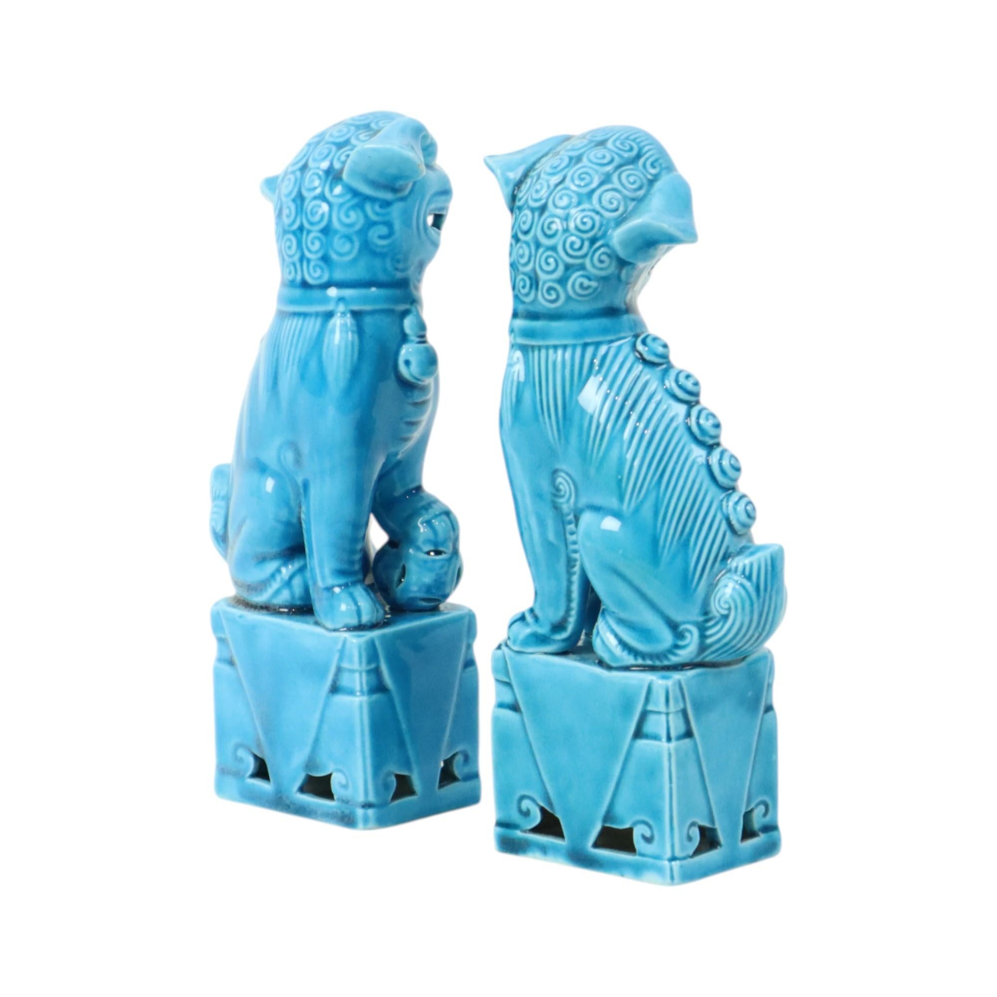 Smaltato Coppia di statuette di cane da caccia tempio leone smaltate in blu 16 cm in vendita