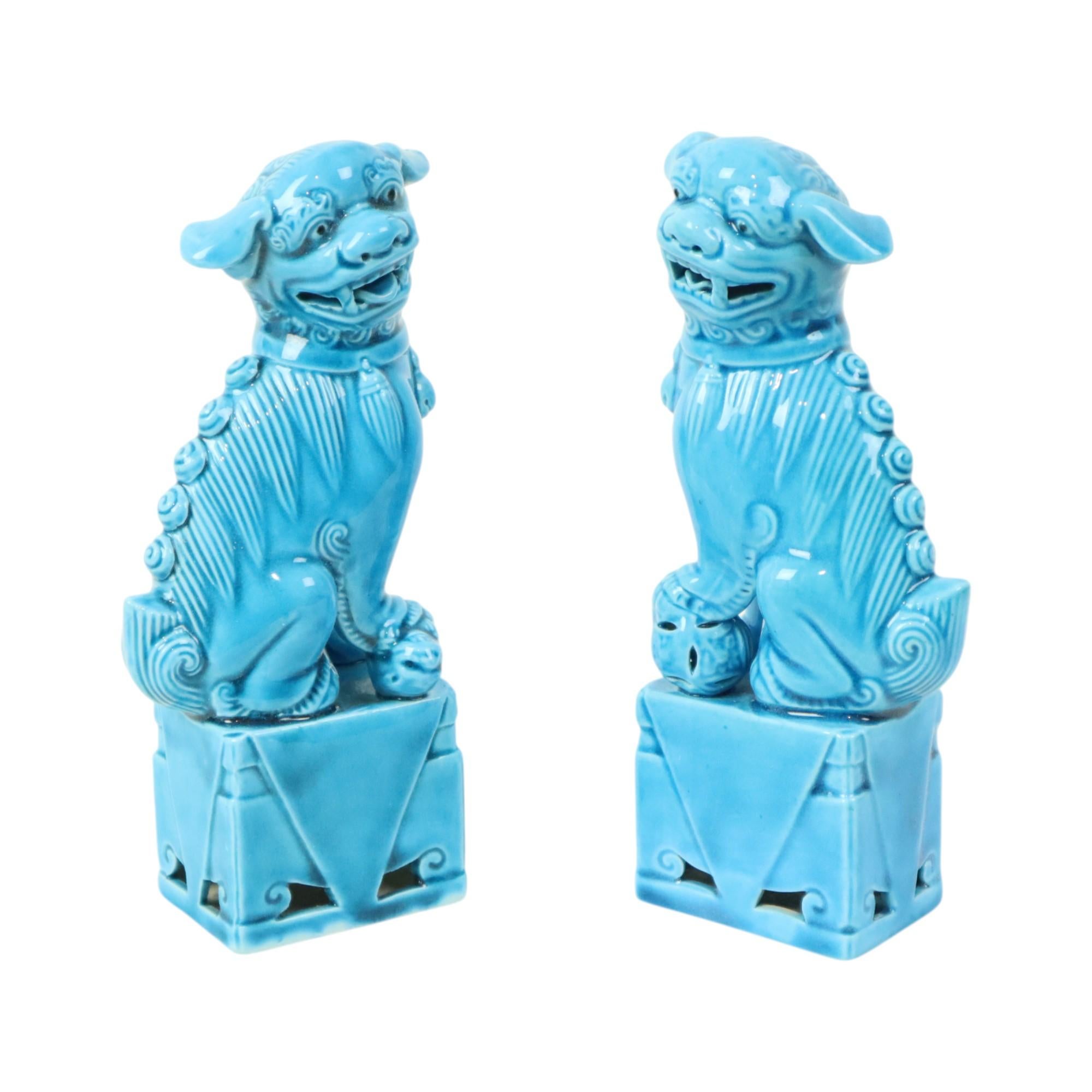 Ceramica Coppia di statuette di cane da caccia tempio leone smaltate in blu 16 cm in vendita