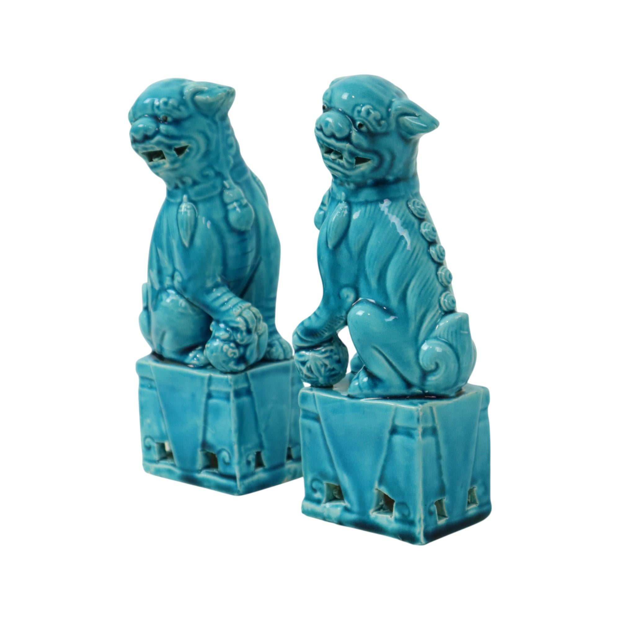 Pareja de Figuritas de León del Templo del Perro Foo esmaltadas en azul 18cm Chinoiserie en venta