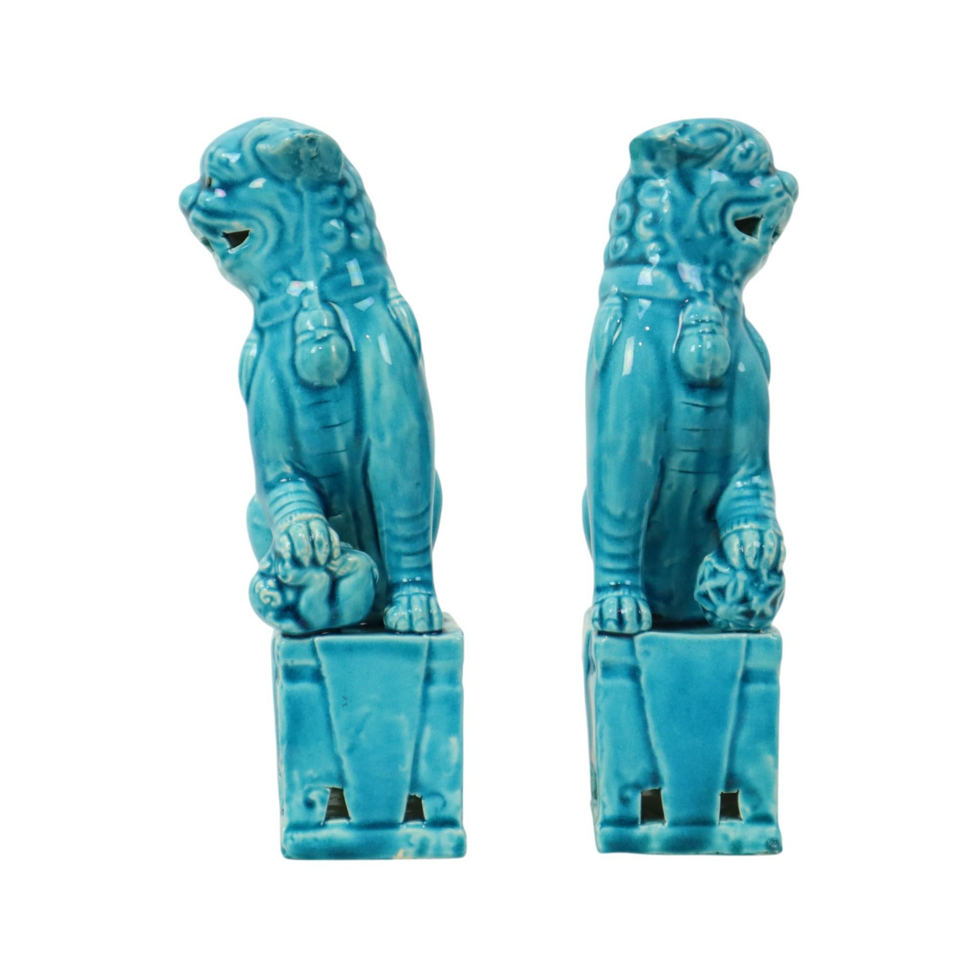 Pareja de Figuritas de León del Templo del Perro Foo esmaltadas en azul 18cm en venta 1