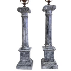 Paire de lampes en albâtre bleu-gris