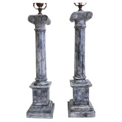 Paire de lampes en albâtre bleu-gris