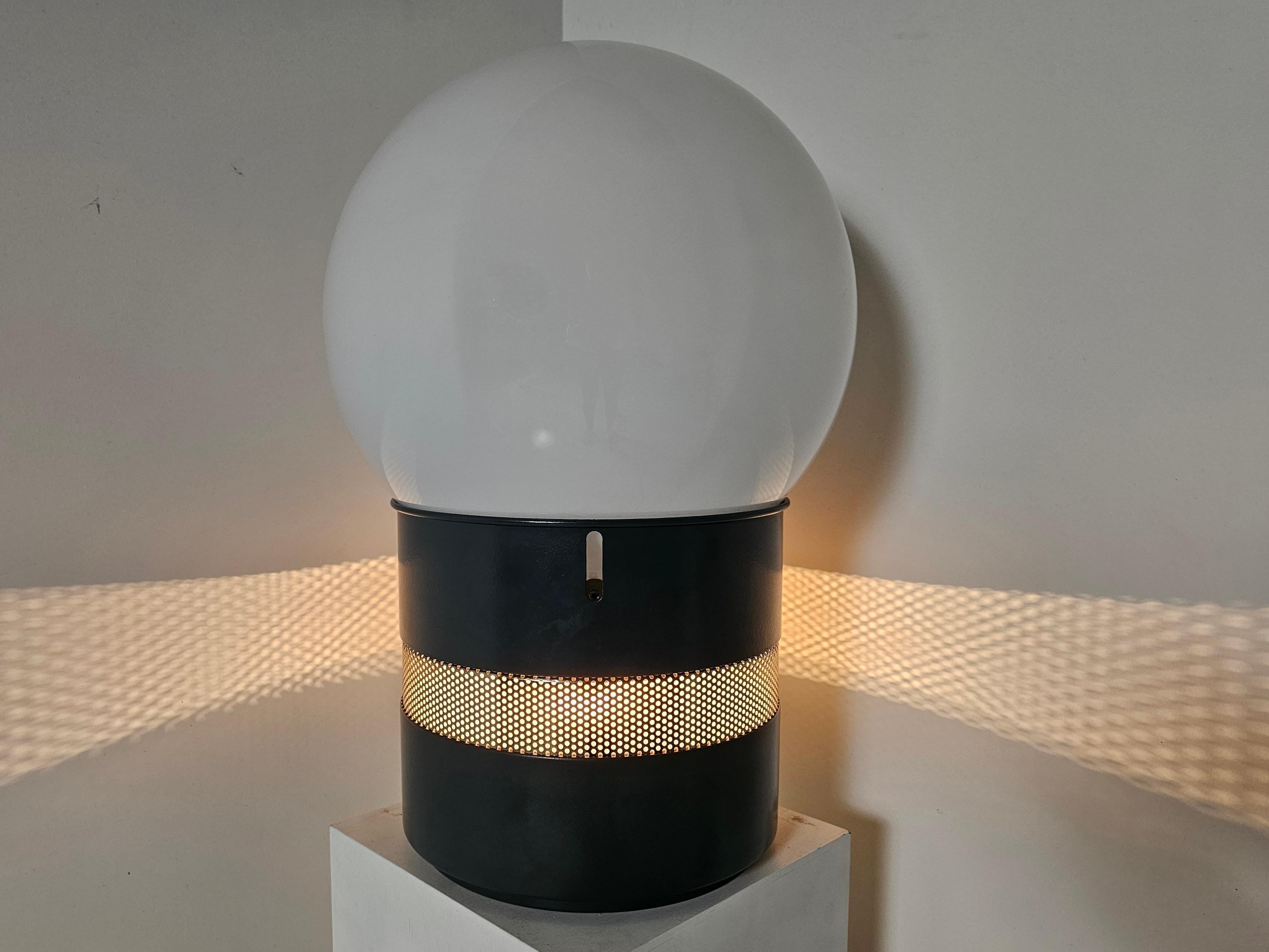 Paar blau/graue Mezzo Oracolo-Lampen von Gae Aulentnti für Artemide, 1960er Jahre im Zustand „Gut“ im Angebot in amstelveen, NL