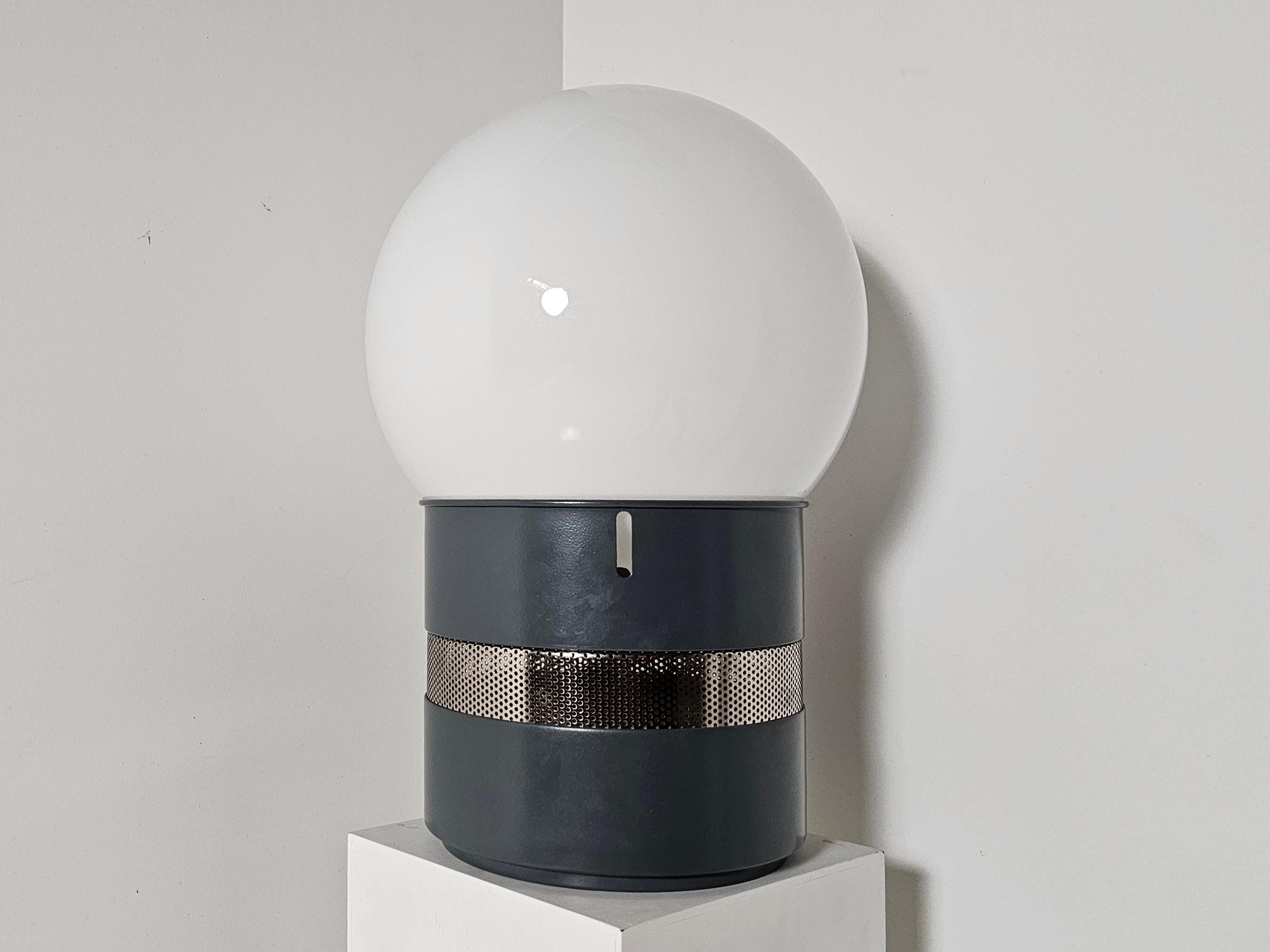 Paar blau/graue Mezzo Oracolo-Lampen von Gae Aulentnti für Artemide, 1960er Jahre (Metall) im Angebot