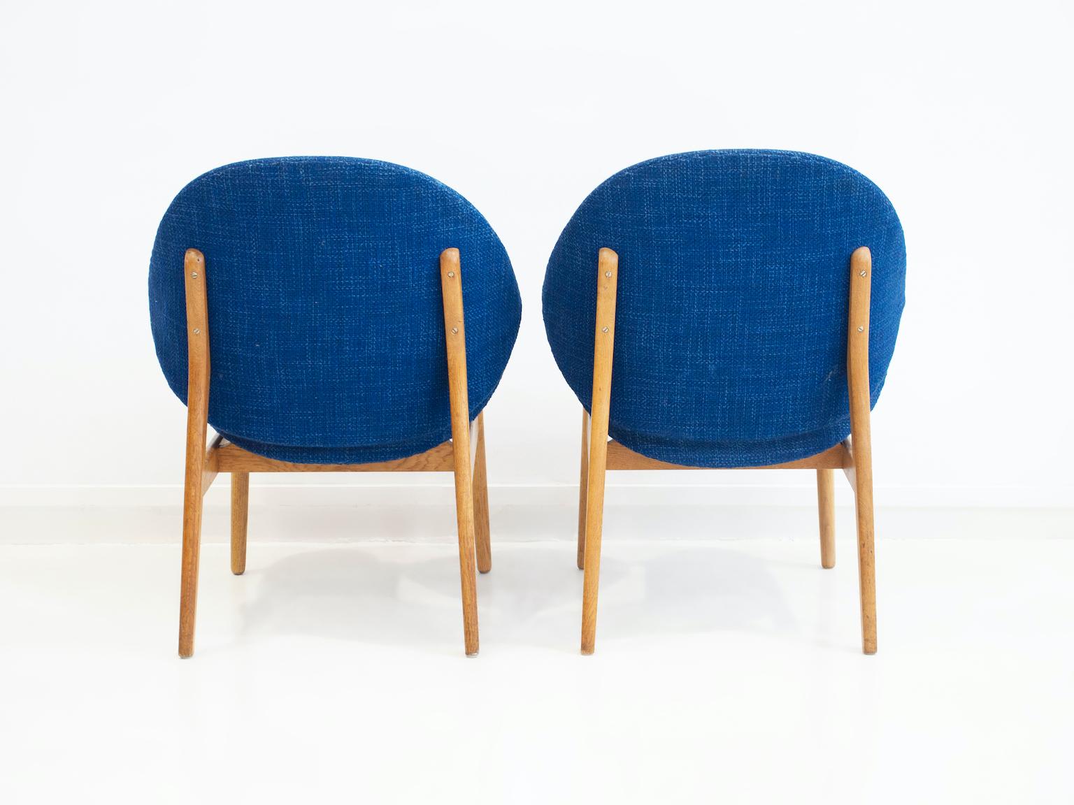 Pair of Blue Hans Olsen Model 134 Oak Chairs For Sale 4