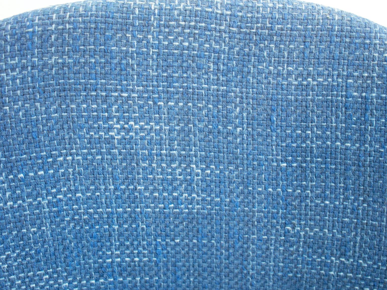 Paar blaue Hans Olsen Modell 134 Eichenholzstühle, Paar im Angebot 1