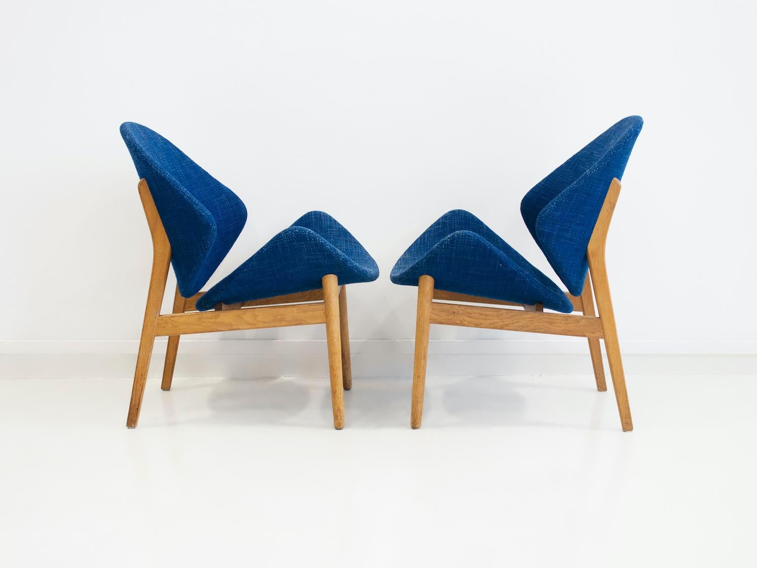 Pair of Blue Hans Olsen Model 134 Oak Chairs For Sale 2