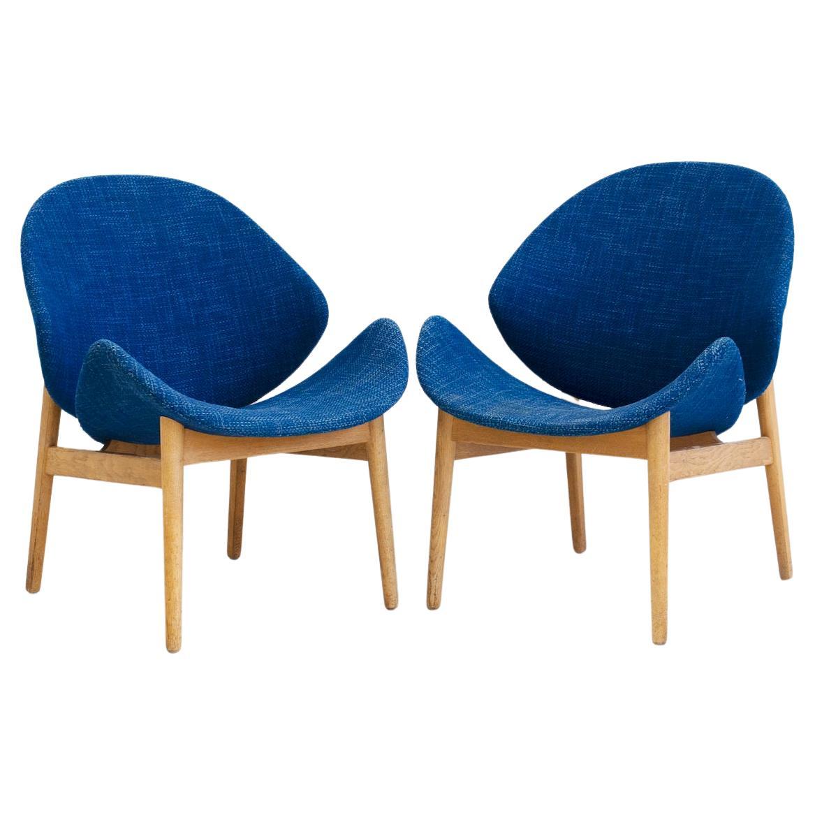Paire de chaises bleues Hans Olsen modèle 134 en chêne