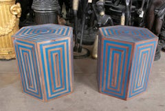 Paire de tables hexagonales bleues à marqueterie géométrique