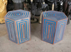 Paire de tables hexagonales bleues à marqueterie géométrique