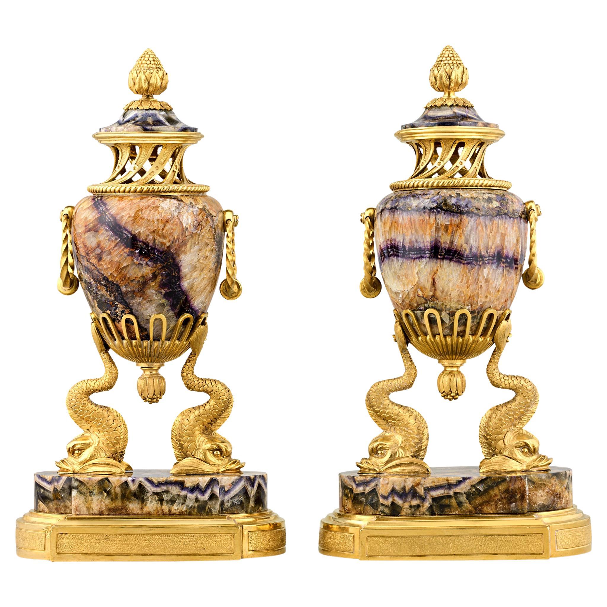 Coppia di cassolette in bronzo e blu I. Johns in vendita