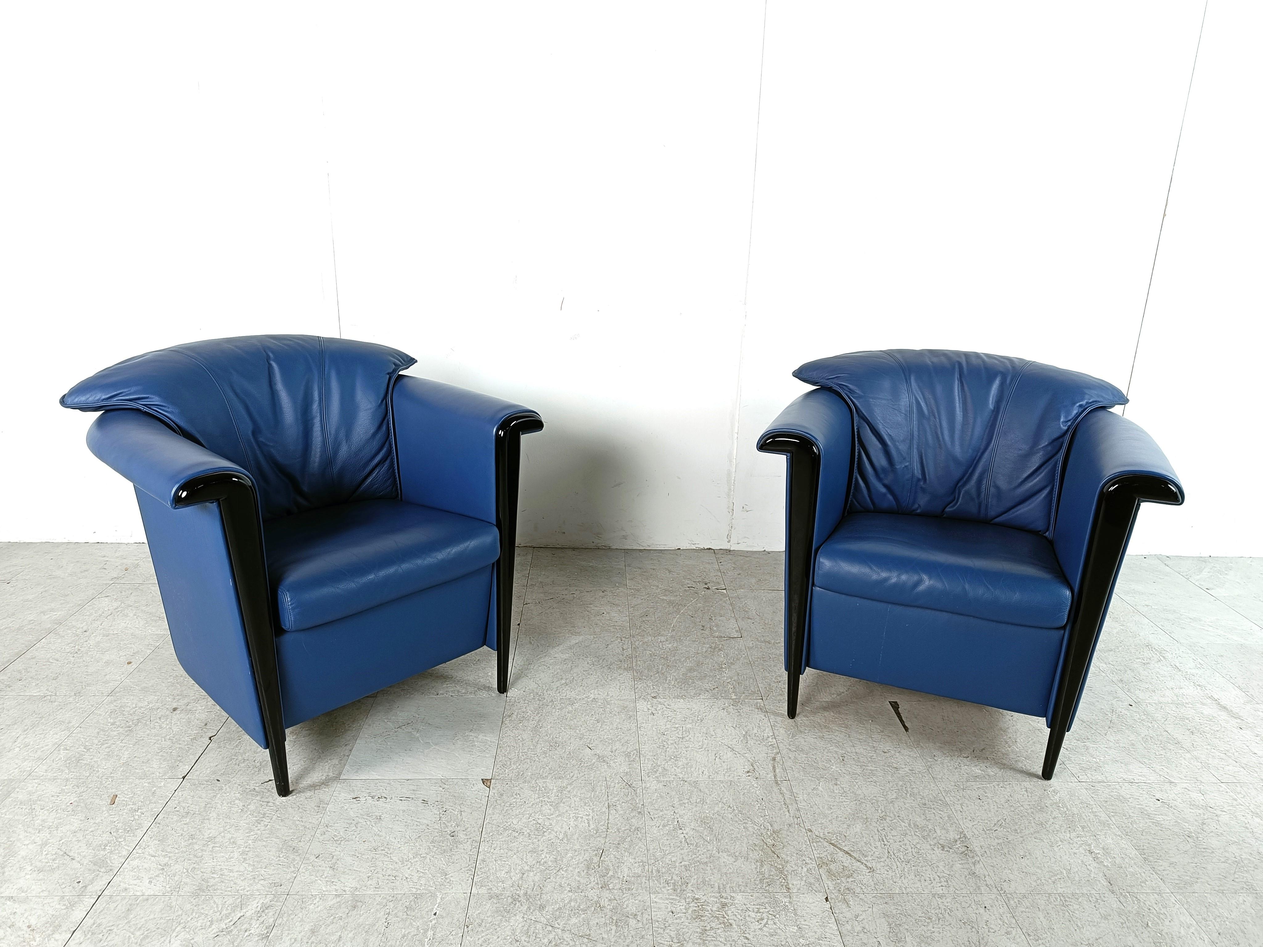 Beautiful vintage blue leather and black gloss wood armchairs by Durlet.

1990s - Belgium

Timeless and very elegant design.

Very good condition

Dimensions
Height: 80cm/31.49
