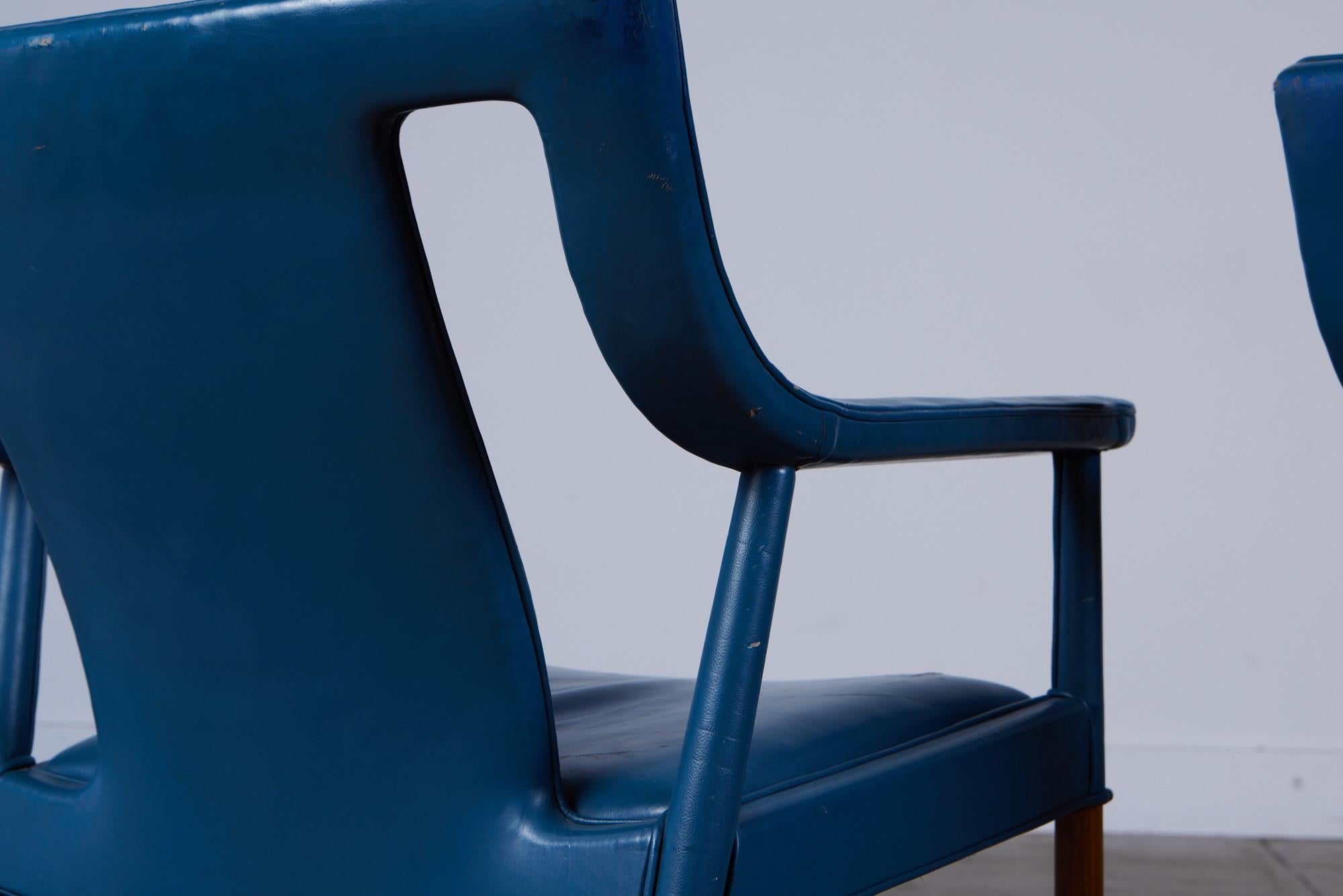 Pair of Blue Leather Lounge Chairs by Ejner Larsen & Aksel Bender Madsen 9