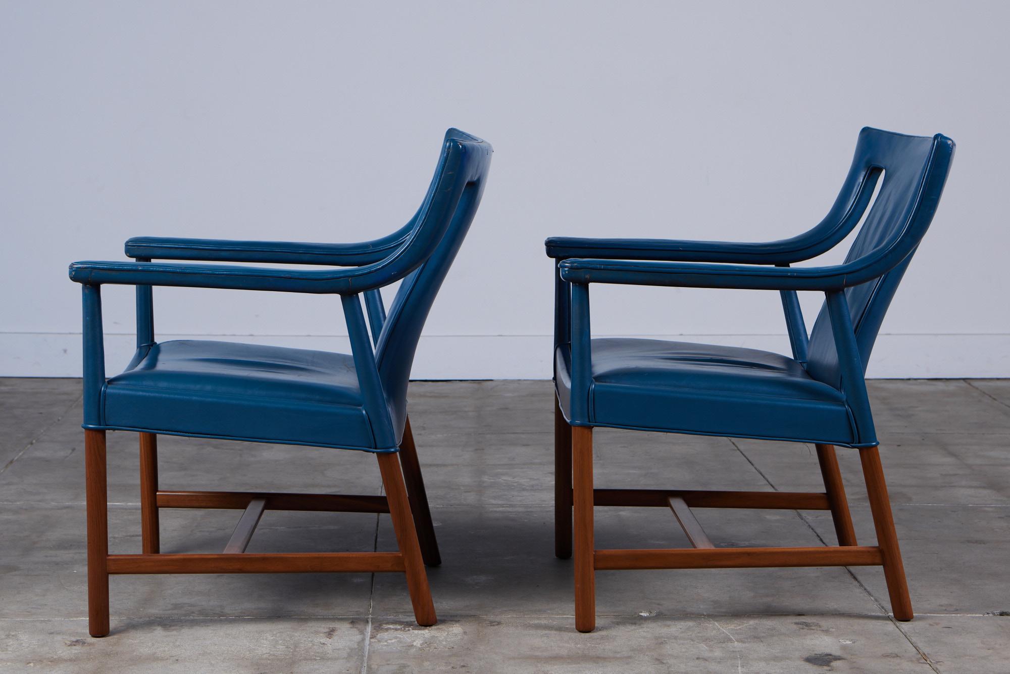 Mid-20th Century Pair of Blue Leather Lounge Chairs by Ejner Larsen & Aksel Bender Madsen