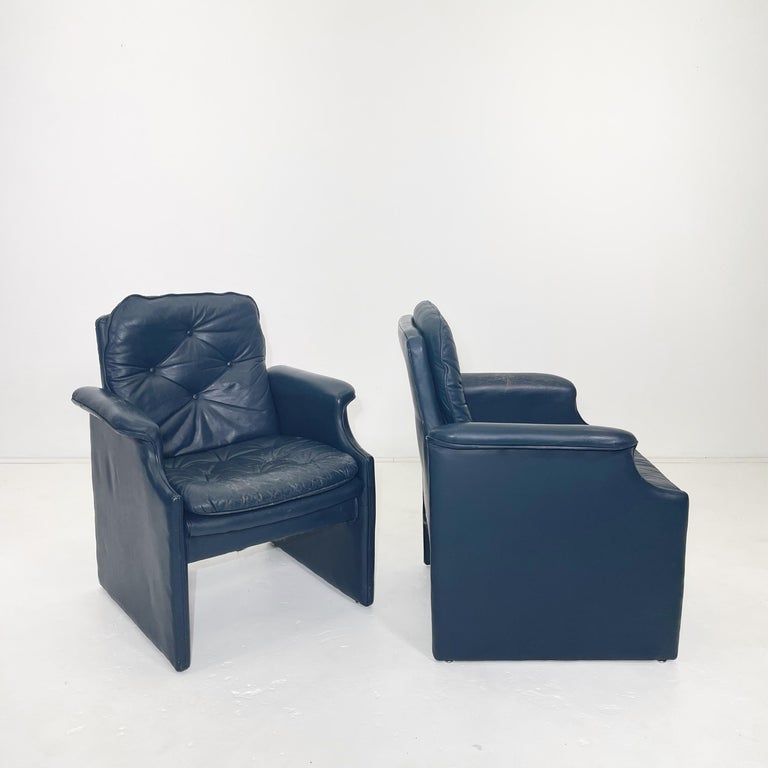 Pair of Blue Leather Lounge Chairs For Sale at 1stDibs