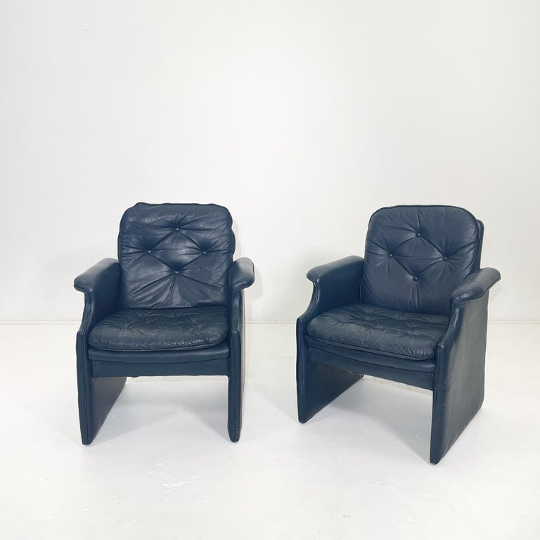 Pair of Blue Leather Lounge Chairs For Sale at 1stDibs