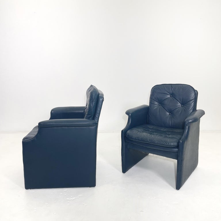 Pair of Blue Leather Lounge Chairs For Sale at 1stDibs