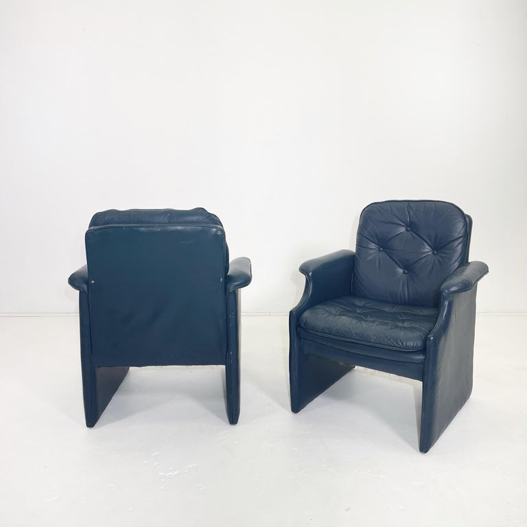Pair of Blue Leather Lounge Chairs For Sale at 1stDibs