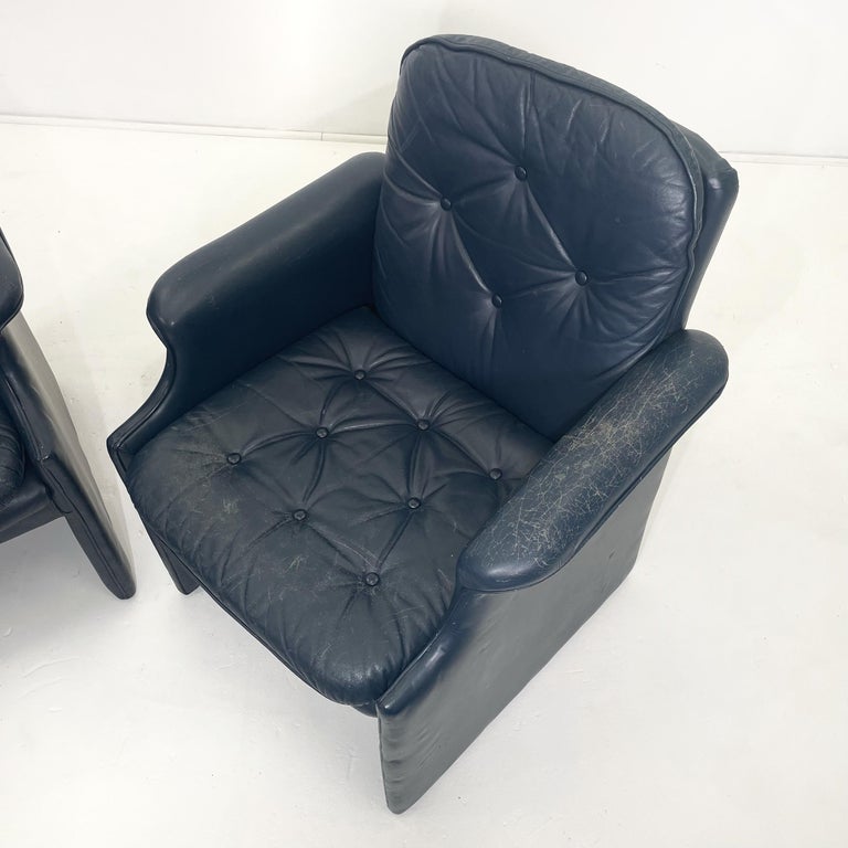 Pair of Blue Leather Lounge Chairs For Sale at 1stDibs