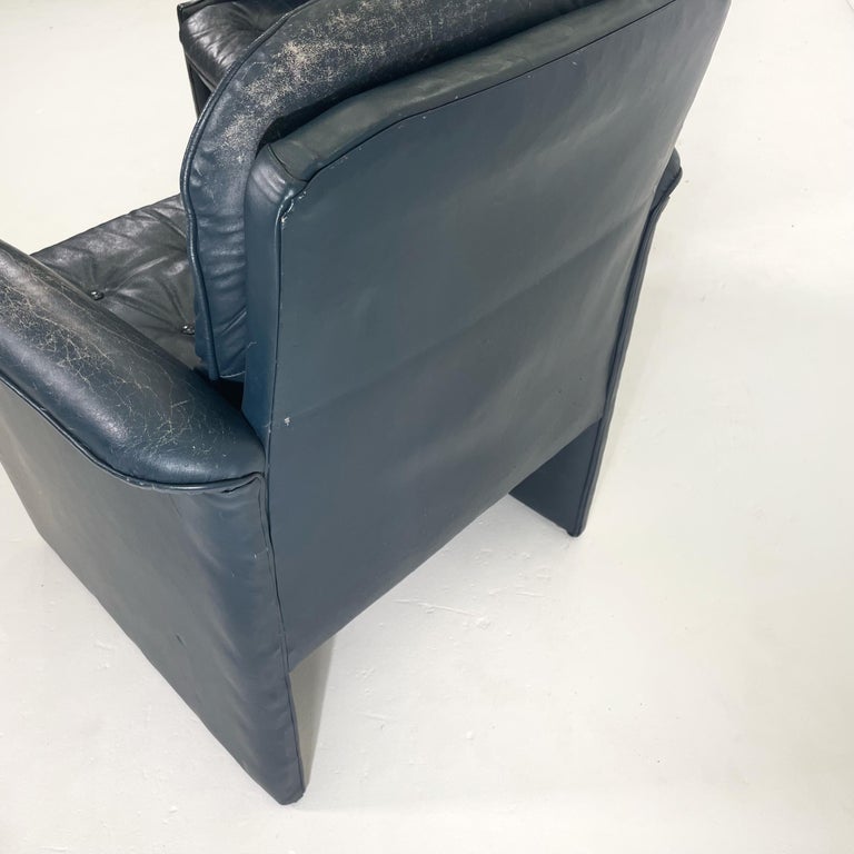 Pair of Blue Leather Lounge Chairs For Sale at 1stDibs